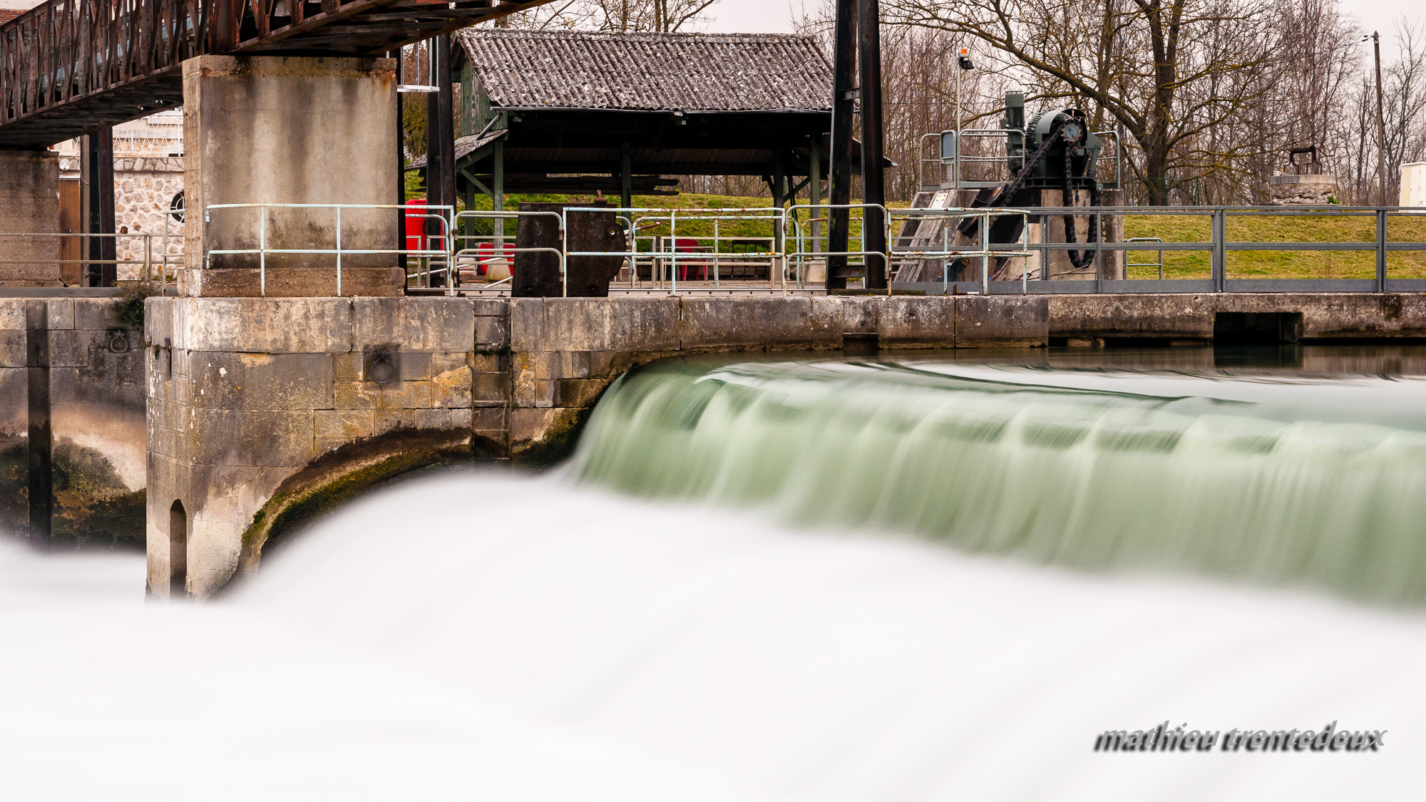 Sigma 17-70mm F2.8-4 DC Macro OS HSM | C sample photo. Noisiel - barrage couleur photography