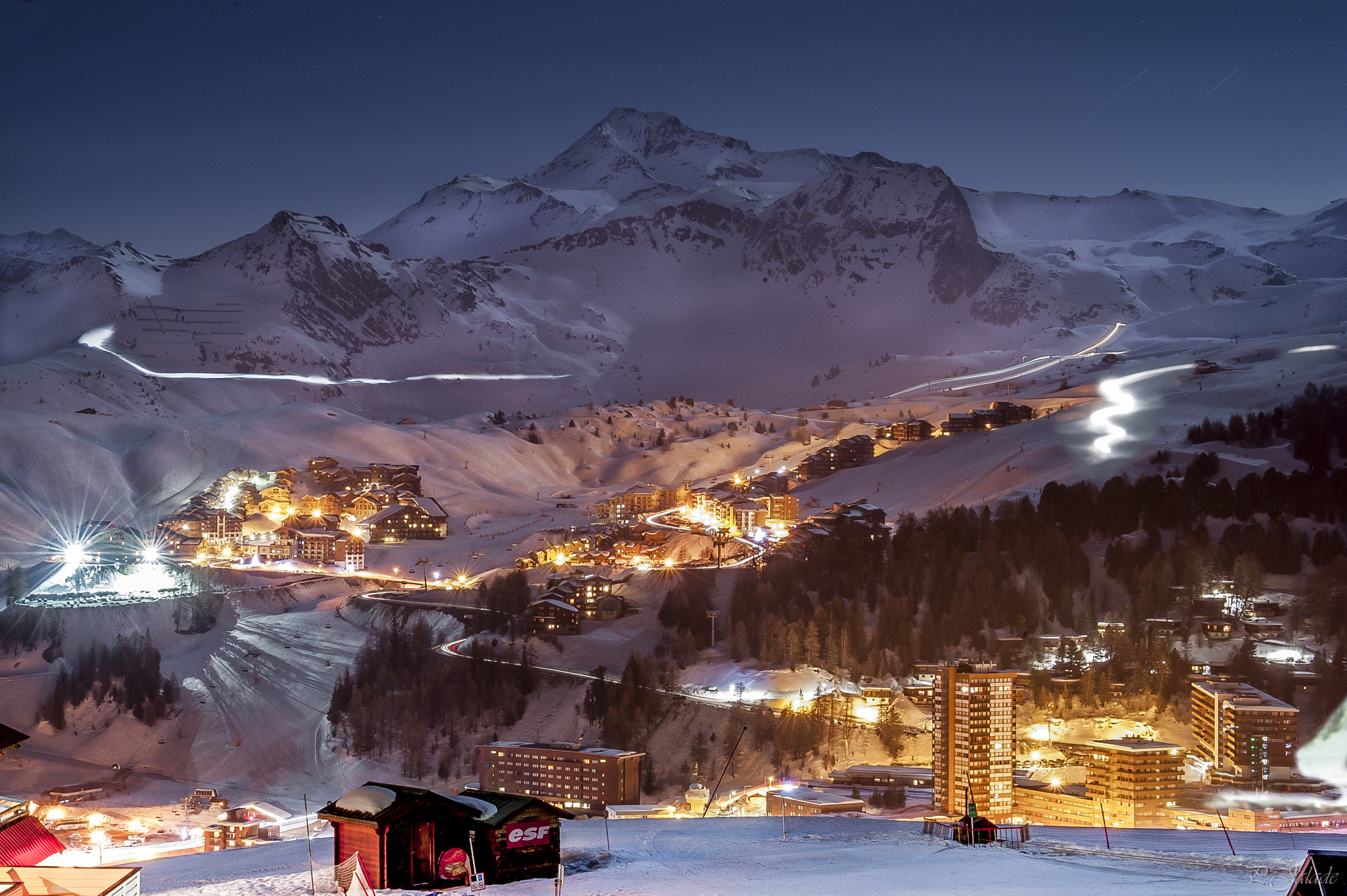 Nikon D3 sample photo. La plagne: le ballet nocturne des dameuses photography