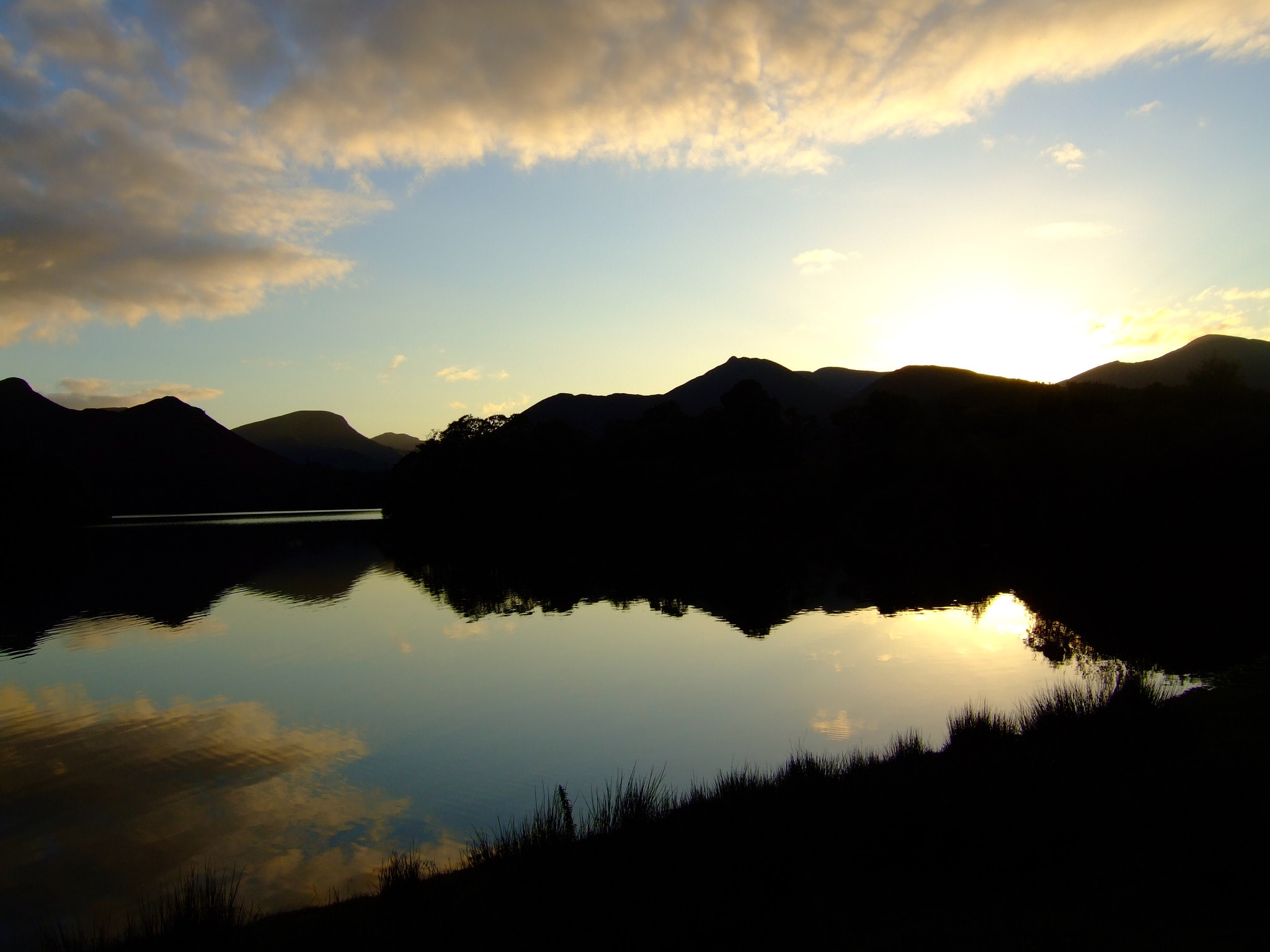 Fujifilm FinePix E900 sample photo. Lake district sunset - derwent water photography