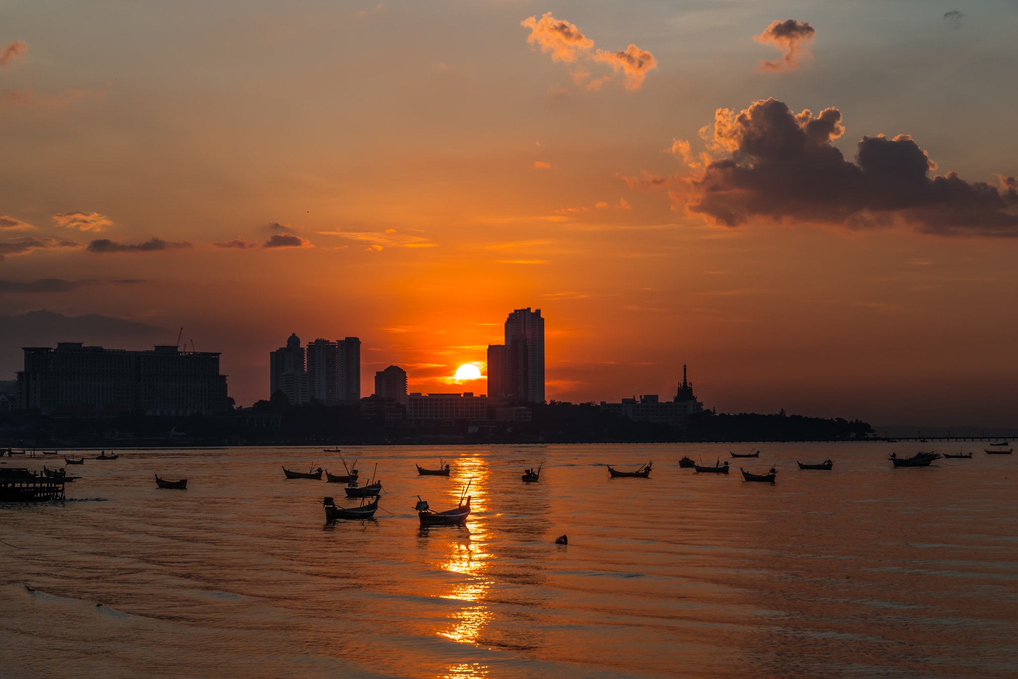 Sigma 17-70mm F2.8-4 DC Macro OS HSM | C sample photo. Sunset over the city photography