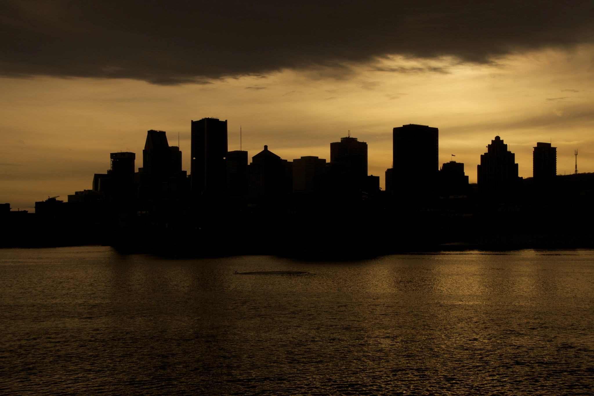 Tamron 18-270mm F3.5-6.3 Di II PZD sample photo. Skyline montreal photography