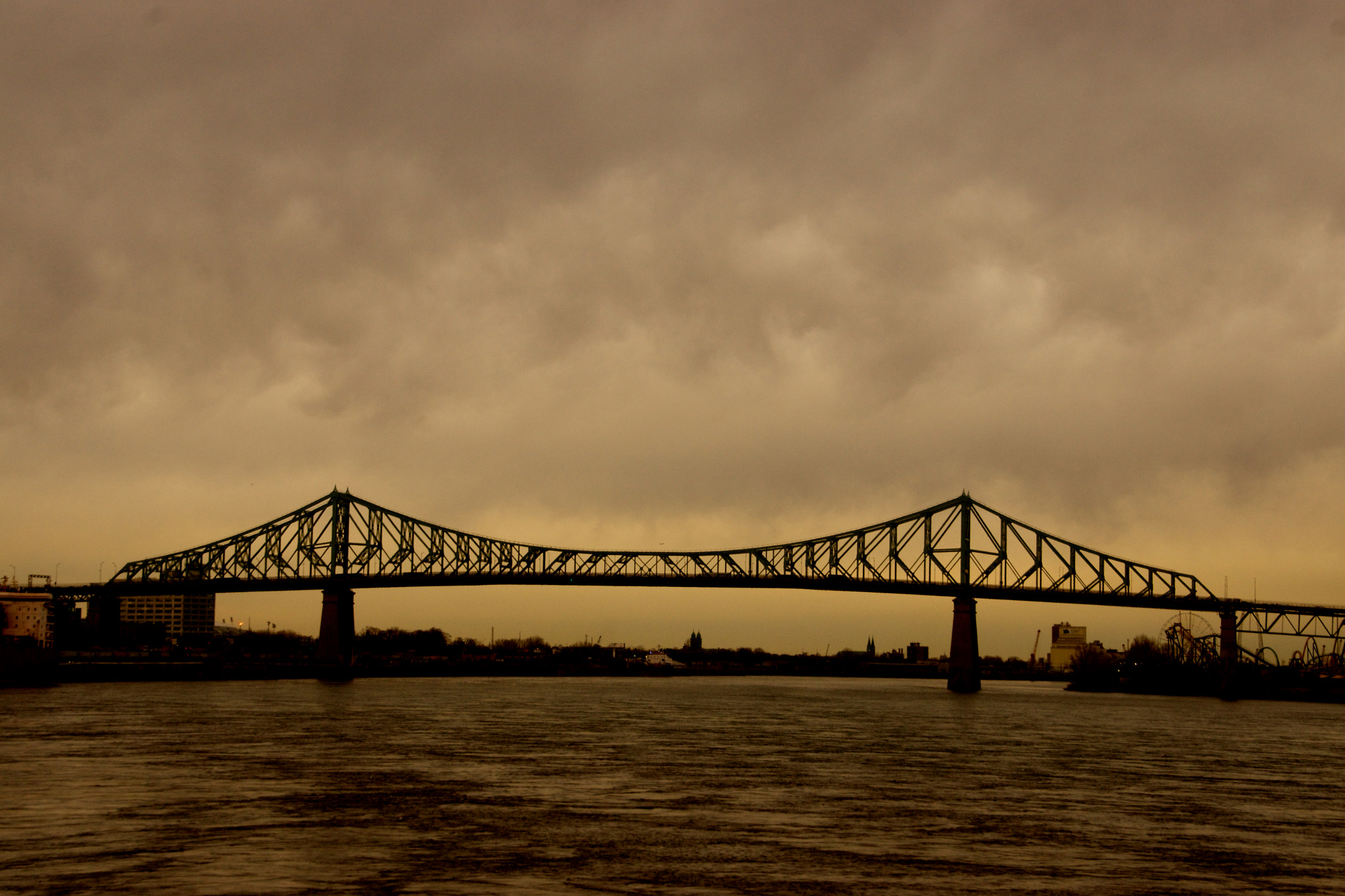 Tamron 18-270mm F3.5-6.3 Di II PZD sample photo. Pont jacques-cartier photography