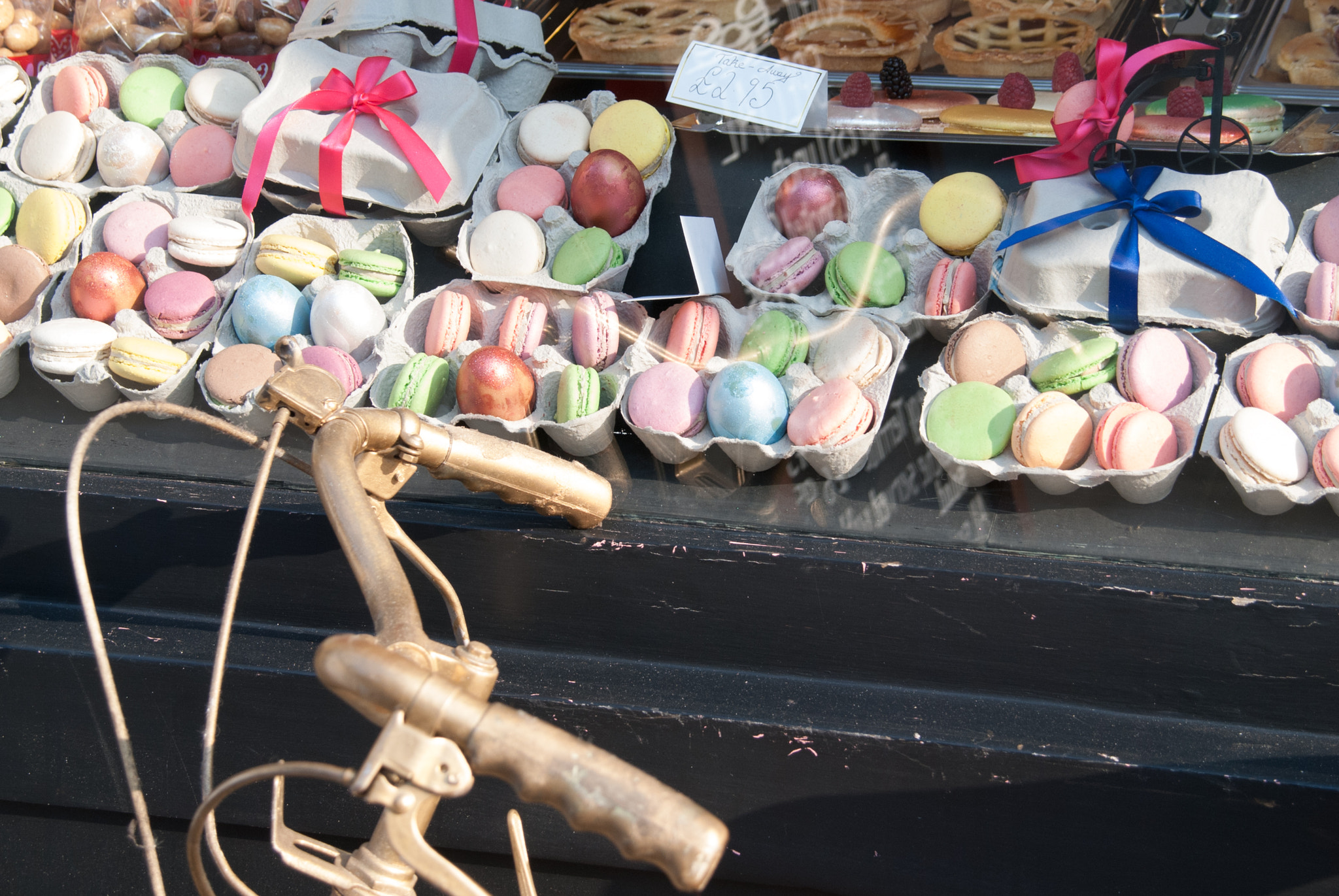 Sigma 18-200mm F3.5-6.3 DC OS HSM sample photo. Macrons in shop window, london photography
