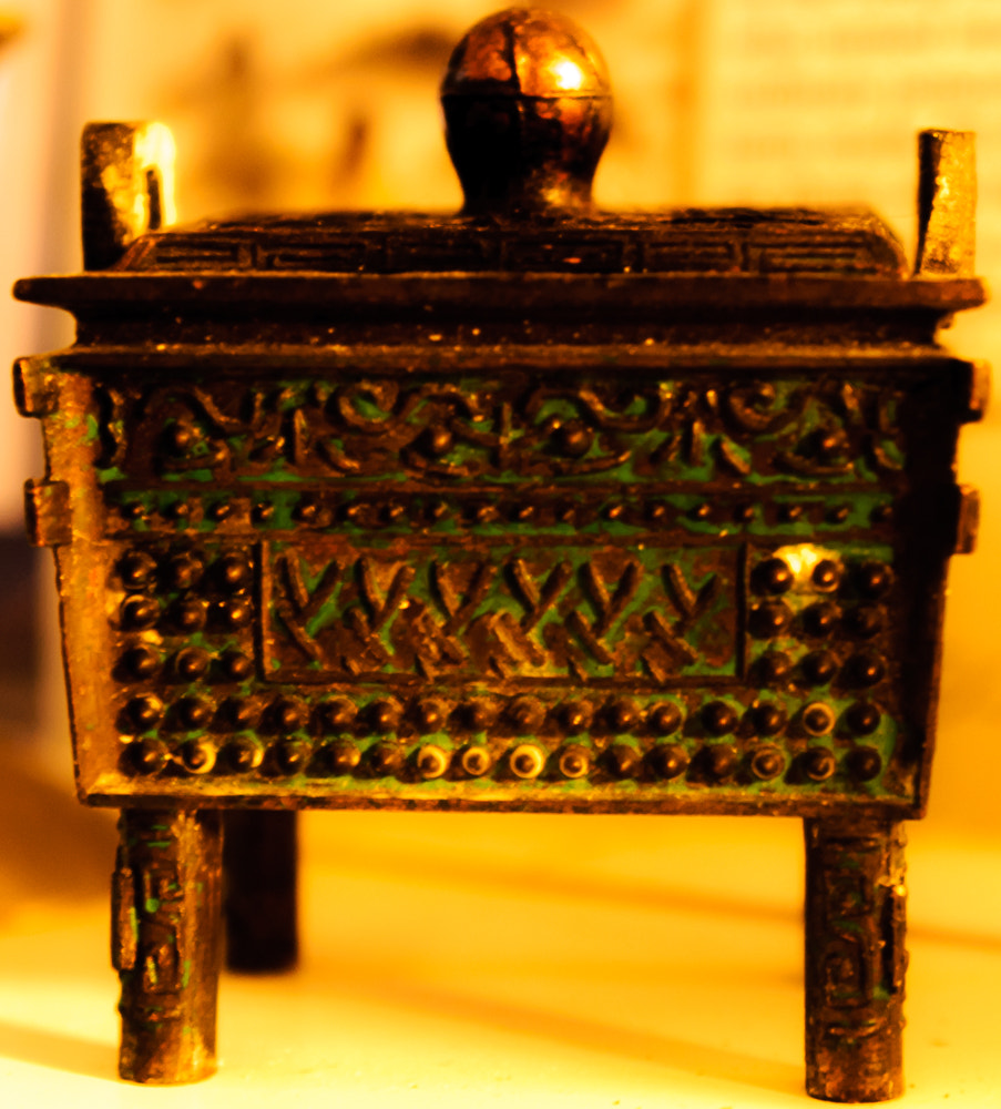 Nikon D80 + AF Zoom-Nikkor 35-135mm f/3.5-4.5 N sample photo. Incense burner photography