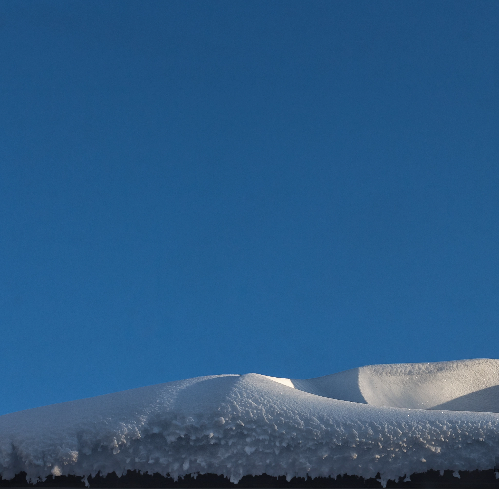 Canon EF 40mm F2.8 STM sample photo. Roof snowscape photography