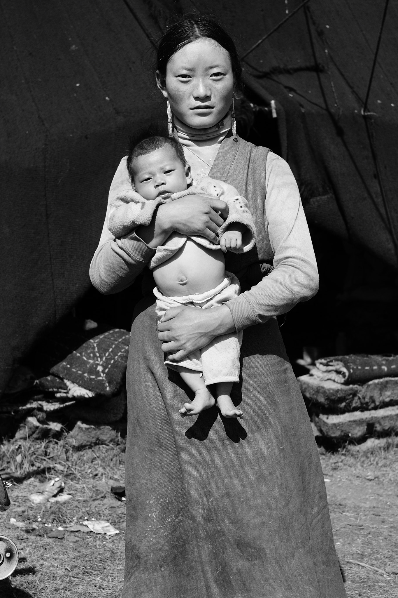 Nikon D300S + Nikon AF Nikkor 35mm F2D sample photo. Mother and child photography