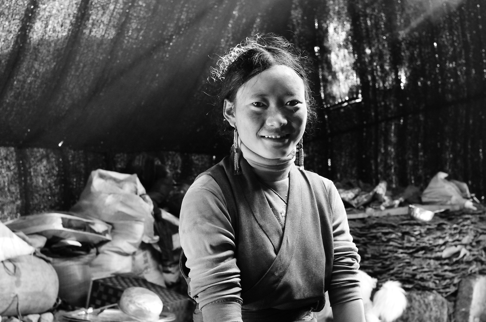 Nikon D300S + Nikon AF Nikkor 35mm F2D sample photo. A mother photography