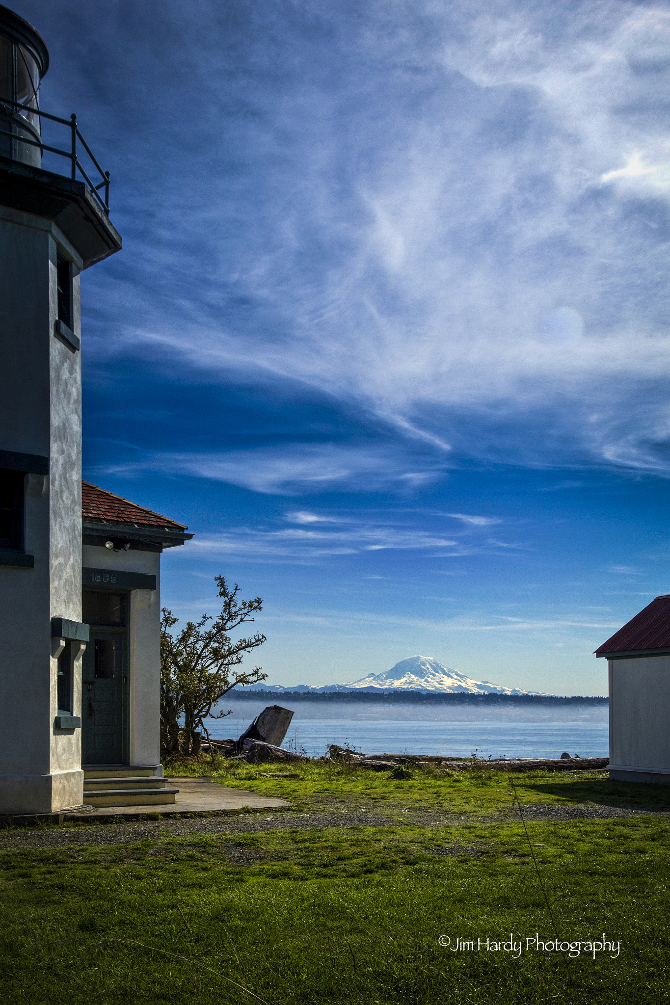 Canon EOS 550D (EOS Rebel T2i / EOS Kiss X4) + Canon EF-S 15-85mm F3.5-5.6 IS USM sample photo. Mt rainier from point robinson lighthouse vashon island photography