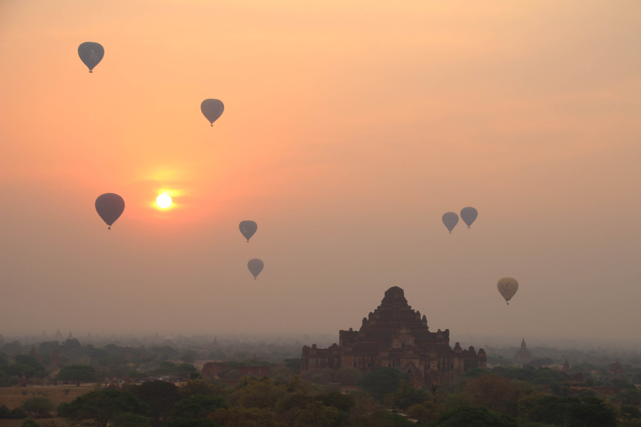 Canon EF-S 18-135mm F3.5-5.6 IS STM sample photo. Hot air balloons over temples photography