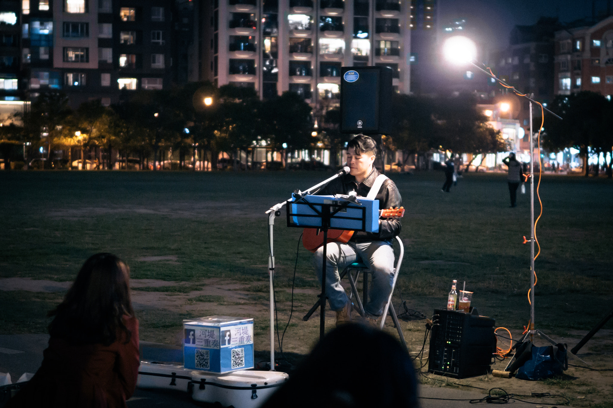 Sony a6000 + E 30mm F1.4 sample photo. Singing photography