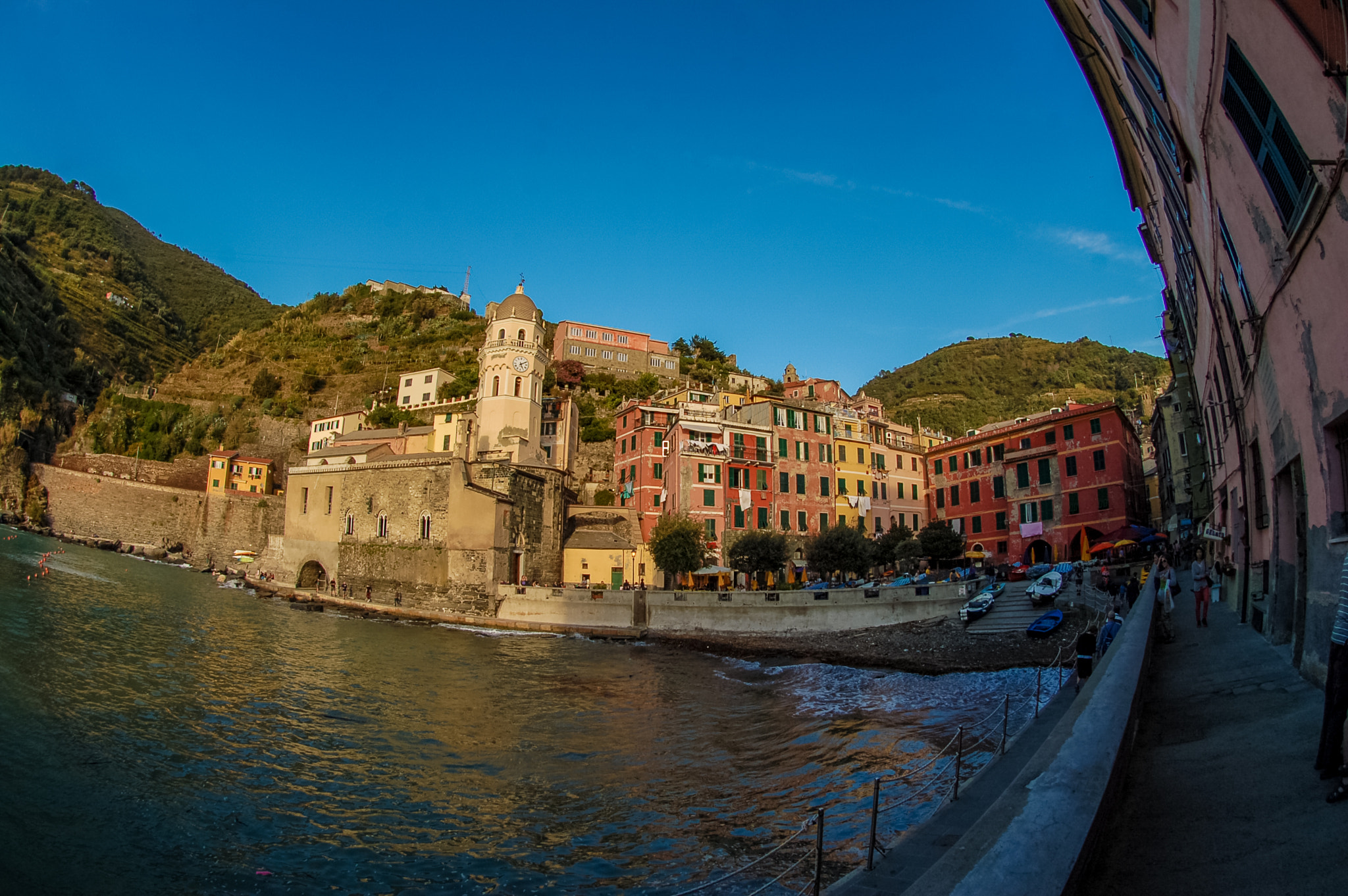 Nikon AF DX Fisheye-Nikkor 10.5mm F2.8G ED sample photo. Vernazza photography