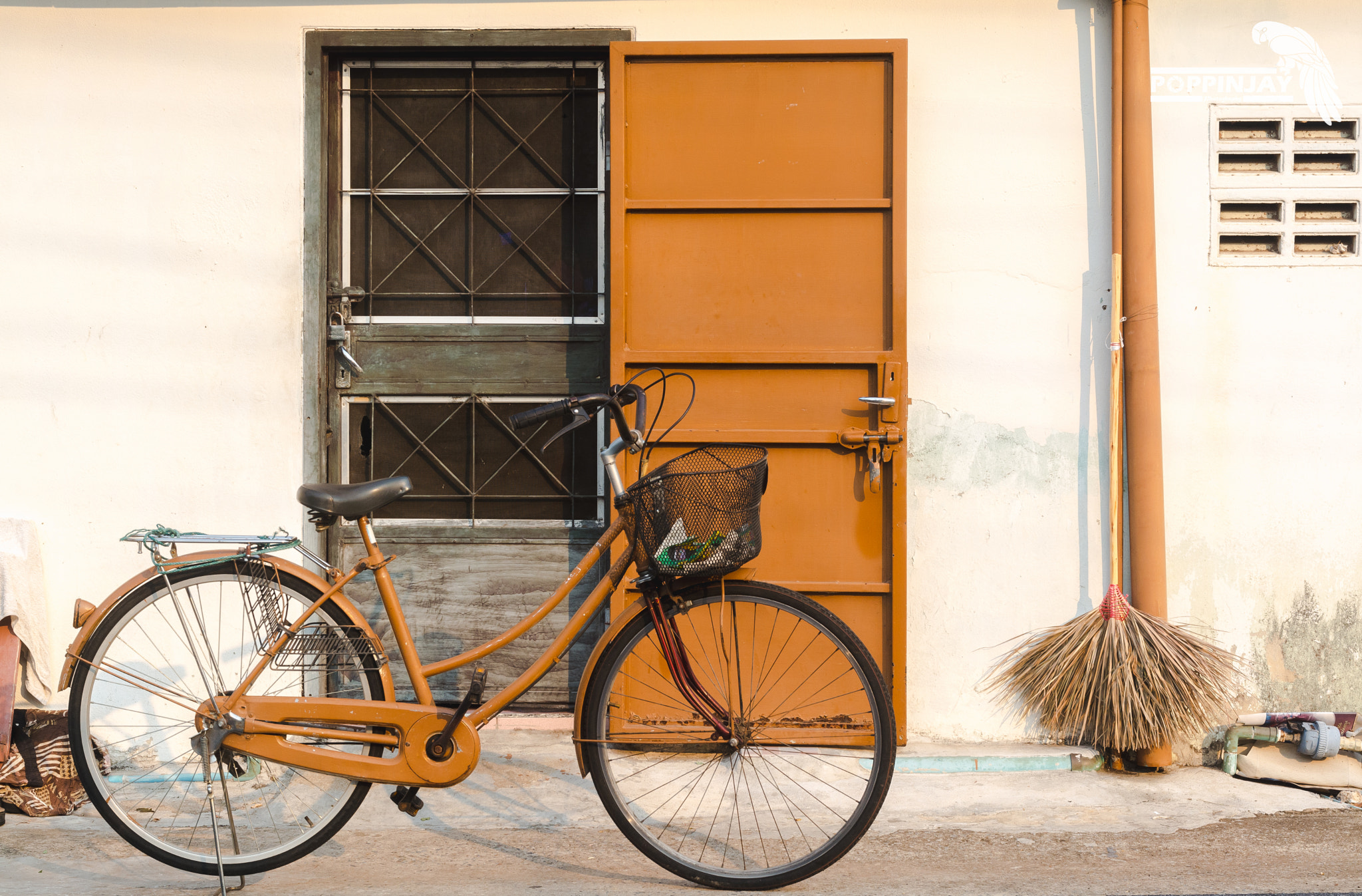 Nikon D5200 + Sigma 17-70mm F2.8-4 DC Macro OS HSM | C sample photo. Grandma's bike photography