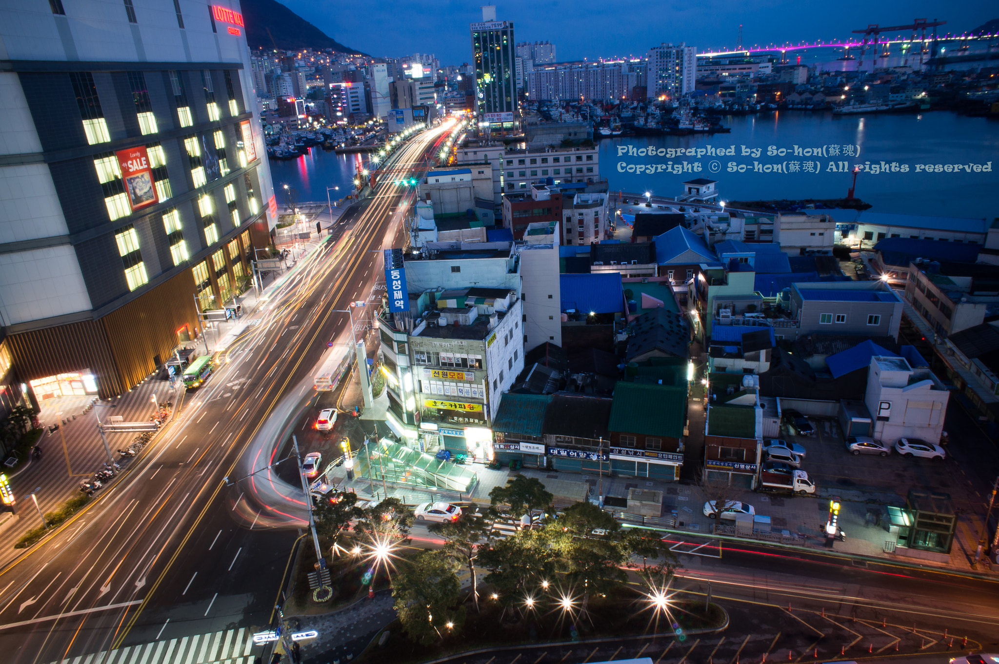 Sony Alpha NEX-C3 + Sony E 16mm F2.8 sample photo. Trajectory photography