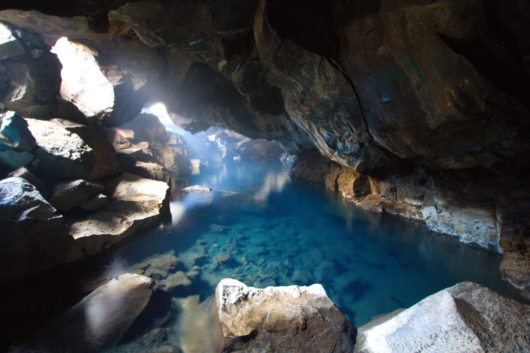 Canon EF-S 10-18mm F4.5–5.6 IS STM sample photo. Grjótagjá cave photography