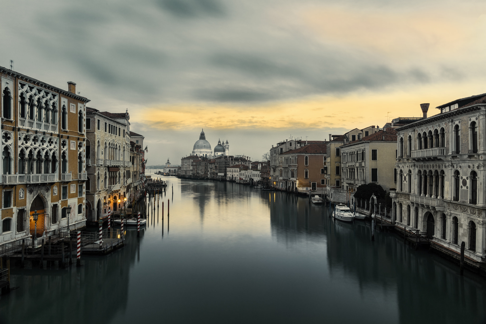 Canon EF 24mm F1.4L II USM sample photo. Quite and cold morning in the city of love. venice photography