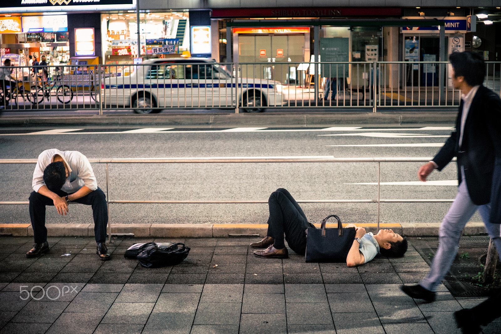 Sony Alpha NEX-7 + E 32mm F1.8 sample photo. Shibuya hangover photography