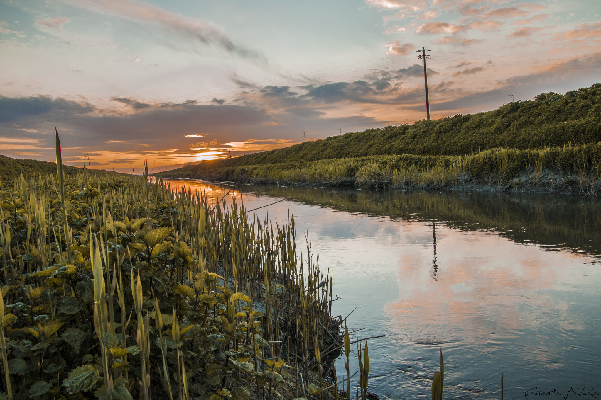 Canon EOS 760D (EOS Rebel T6s / EOS 8000D) + Canon TS-E 90mm F2.8 Tilt-Shift sample photo. Sunset on the river photography