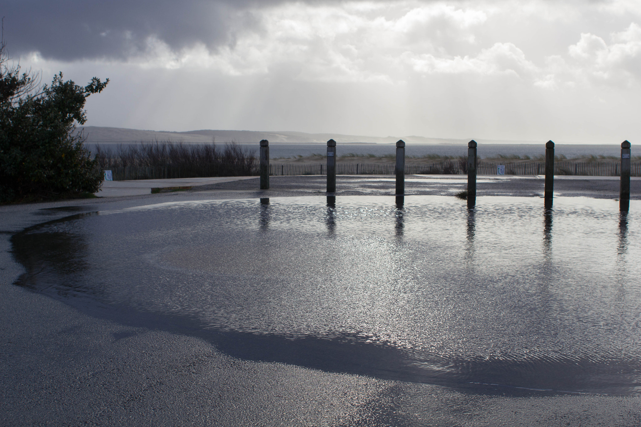 Canon EOS 550D (EOS Rebel T2i / EOS Kiss X4) + Canon EF 28mm F2.8 sample photo. Still flood photography