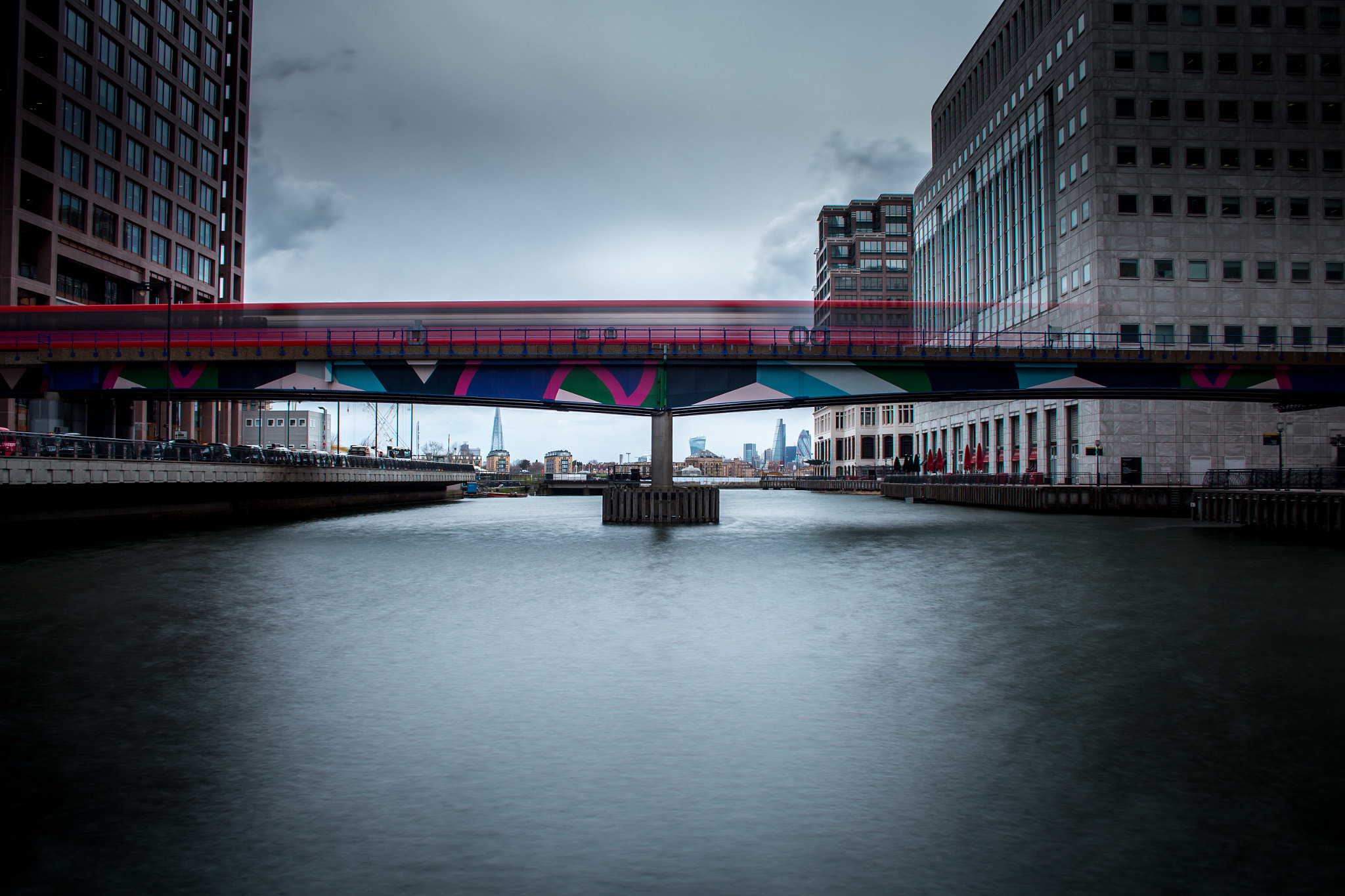 Canon EF-S 18-55mm F3.5-5.6 sample photo. Train at canary wharf photography