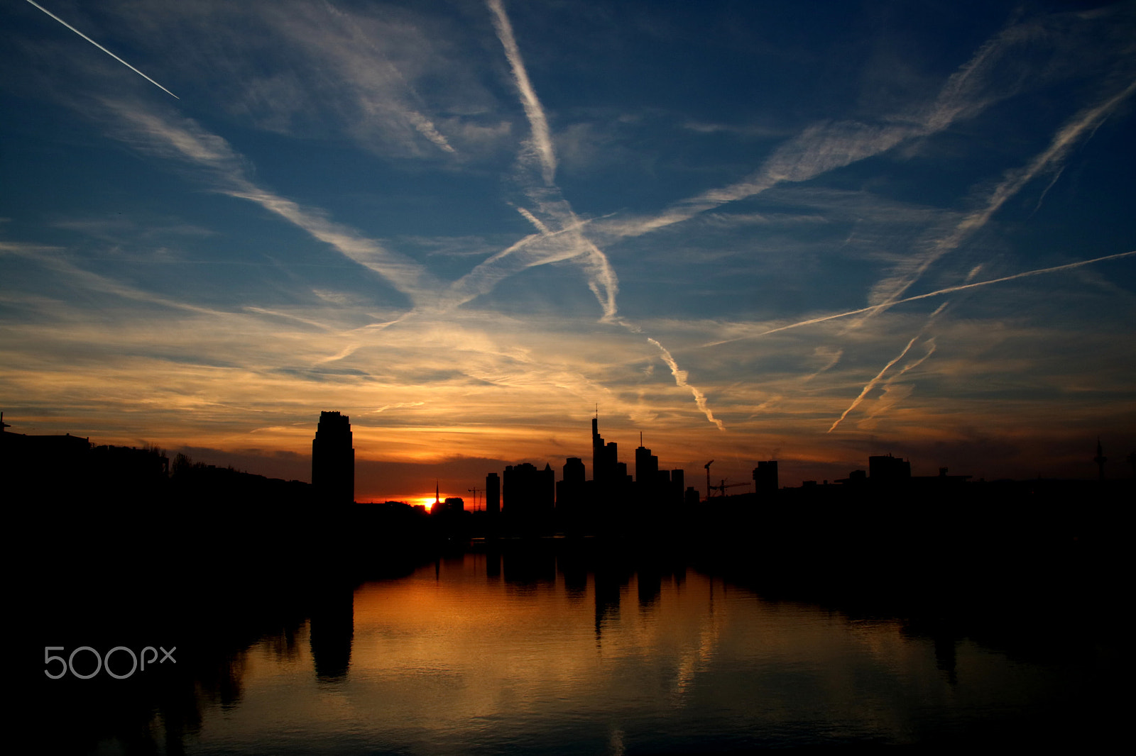 Canon EOS 750D (EOS Rebel T6i / EOS Kiss X8i) + Canon TS-E 90mm F2.8 Tilt-Shift sample photo. Frankfurt skyline photography