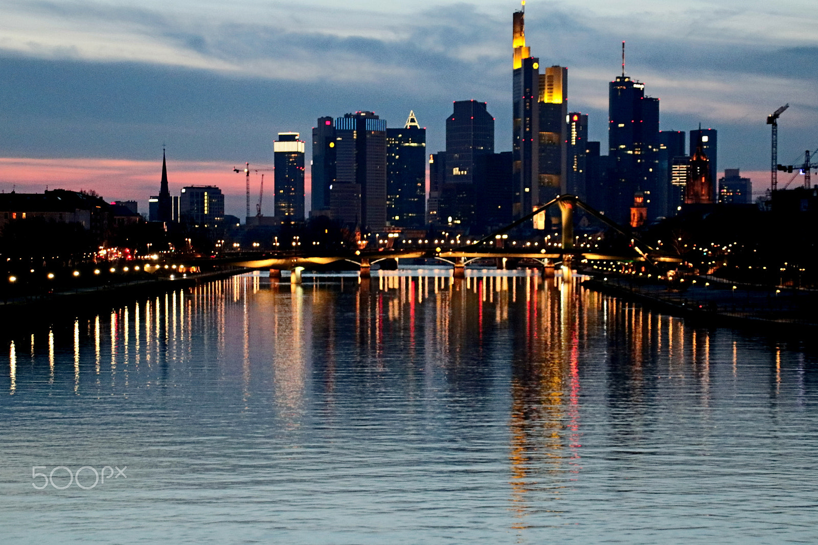 Canon EOS 750D (EOS Rebel T6i / EOS Kiss X8i) + Canon TS-E 90mm F2.8 Tilt-Shift sample photo. Frankfurt skyline at night photography