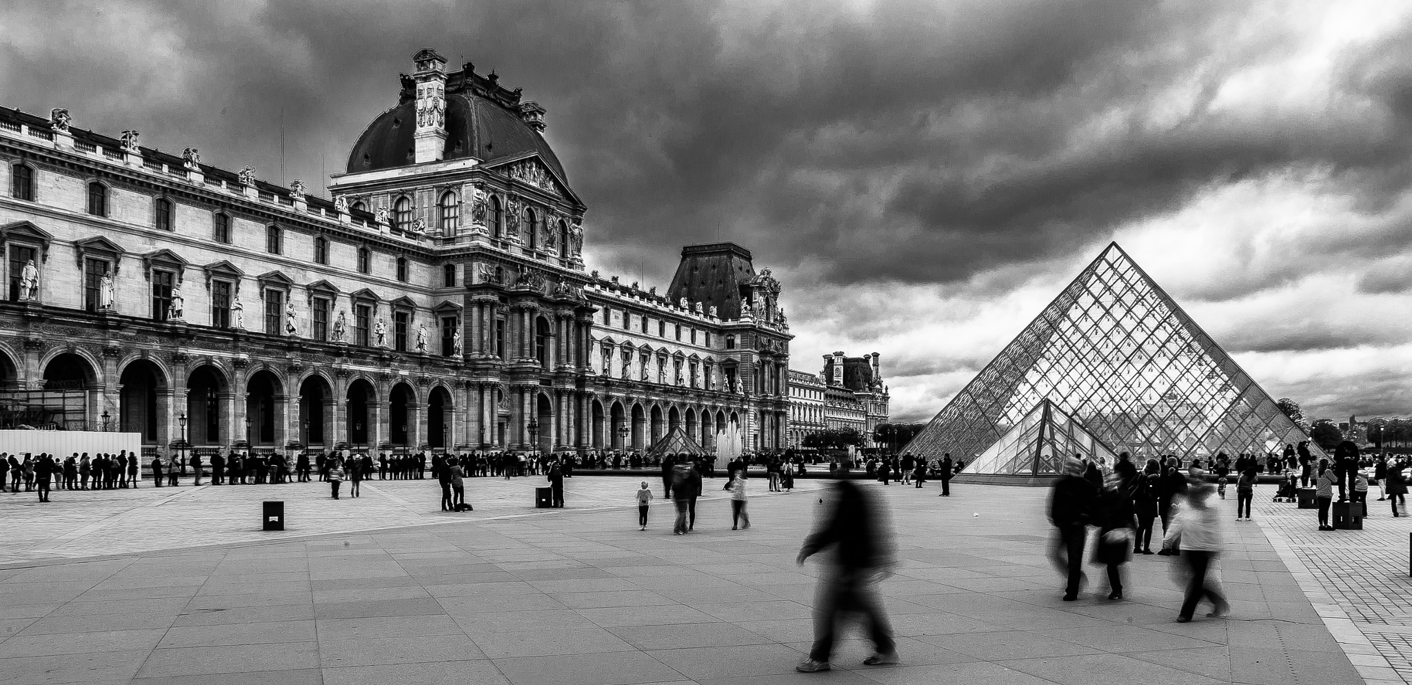 Pentax smc DA 18-55mm F3.5-5.6 AL WR sample photo. Louvre pyramid photography