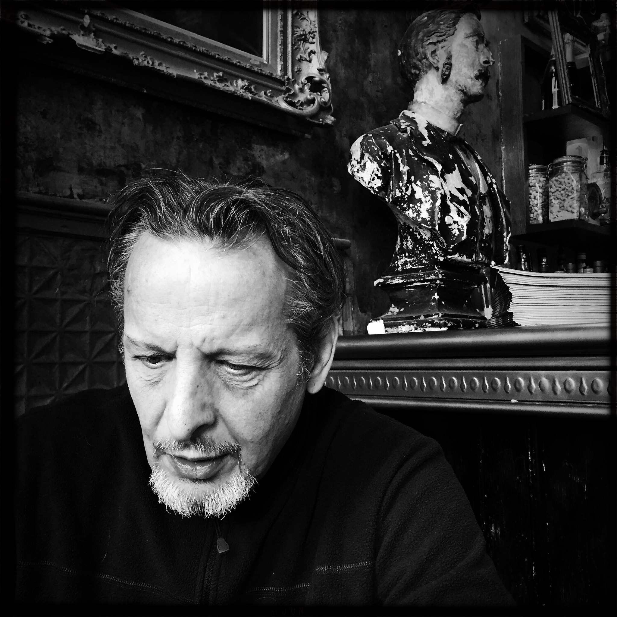 Hipstamatic 280 sample photo. Paul in pub, london photography
