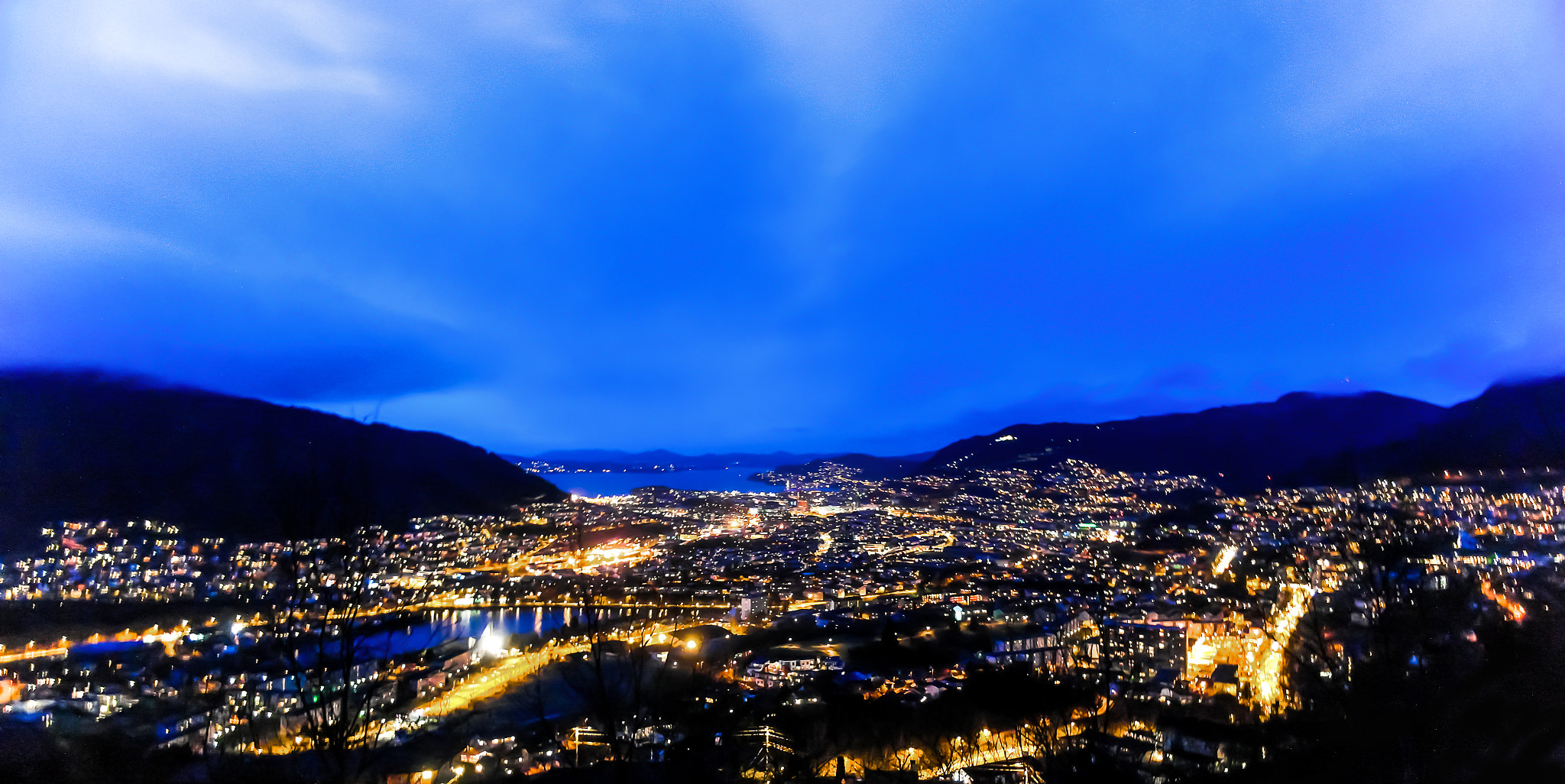 Samsung NX210 sample photo. Bergen by night photography