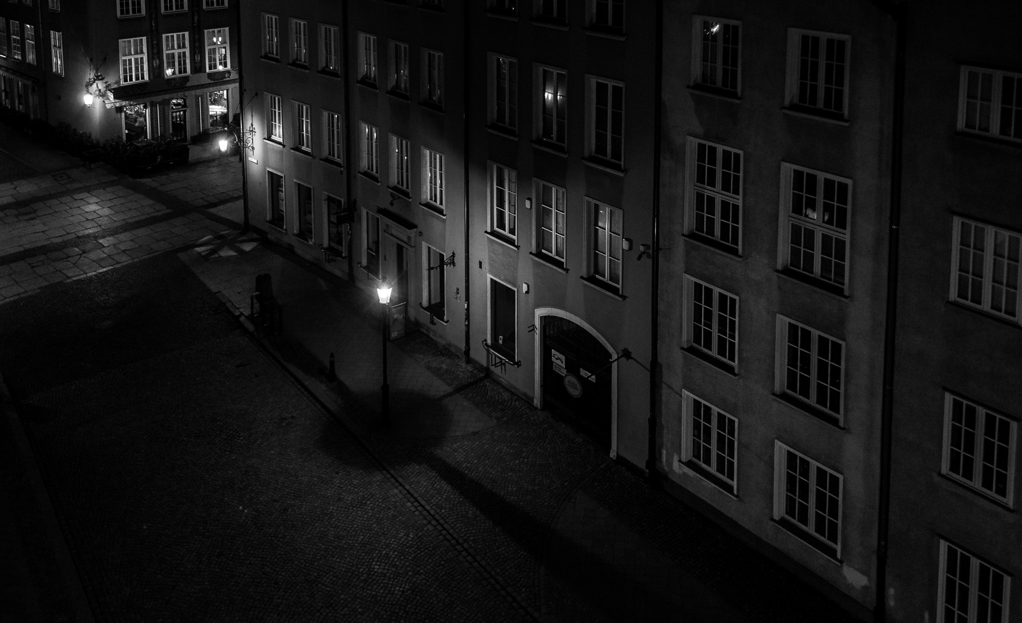 Canon EF-S 18-55mm F3.5-5.6 sample photo. B&w street in gdańsk photography
