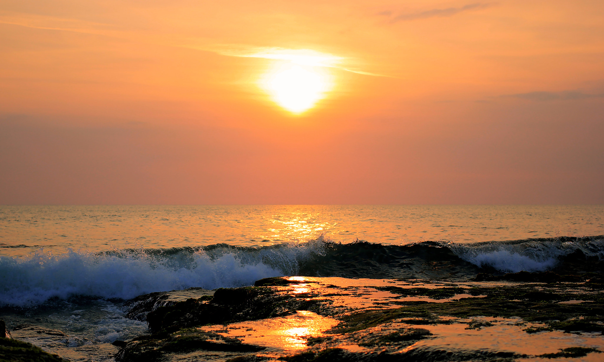 Canon EOS 550D (EOS Rebel T2i / EOS Kiss X4) sample photo. Sunset moment photography