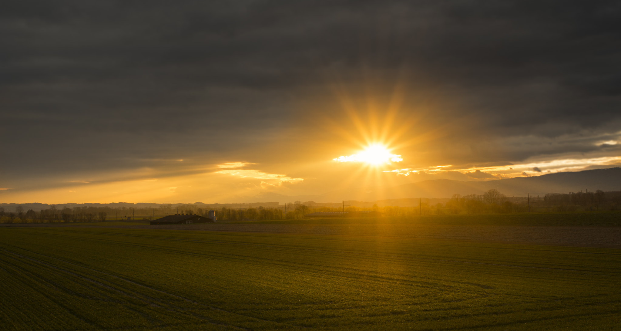 AF-S Nikkor 35mm f/1.8G sample photo. Sunbeams photography