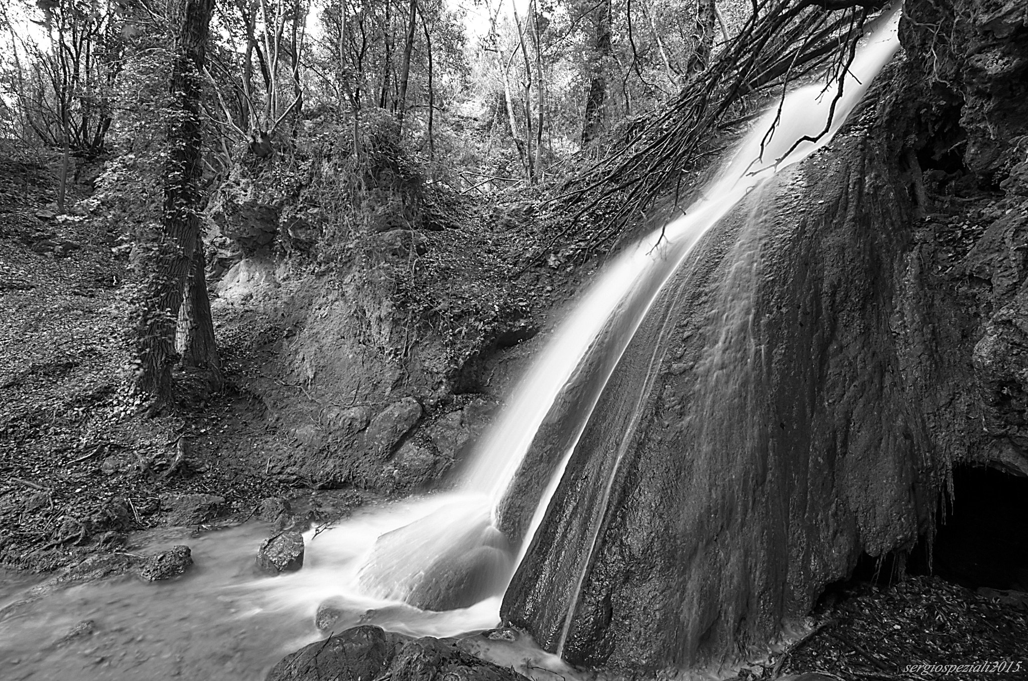 Sigma 8-16mm F4.5-5.6 DC HSM sample photo. Cascata del menotre photography