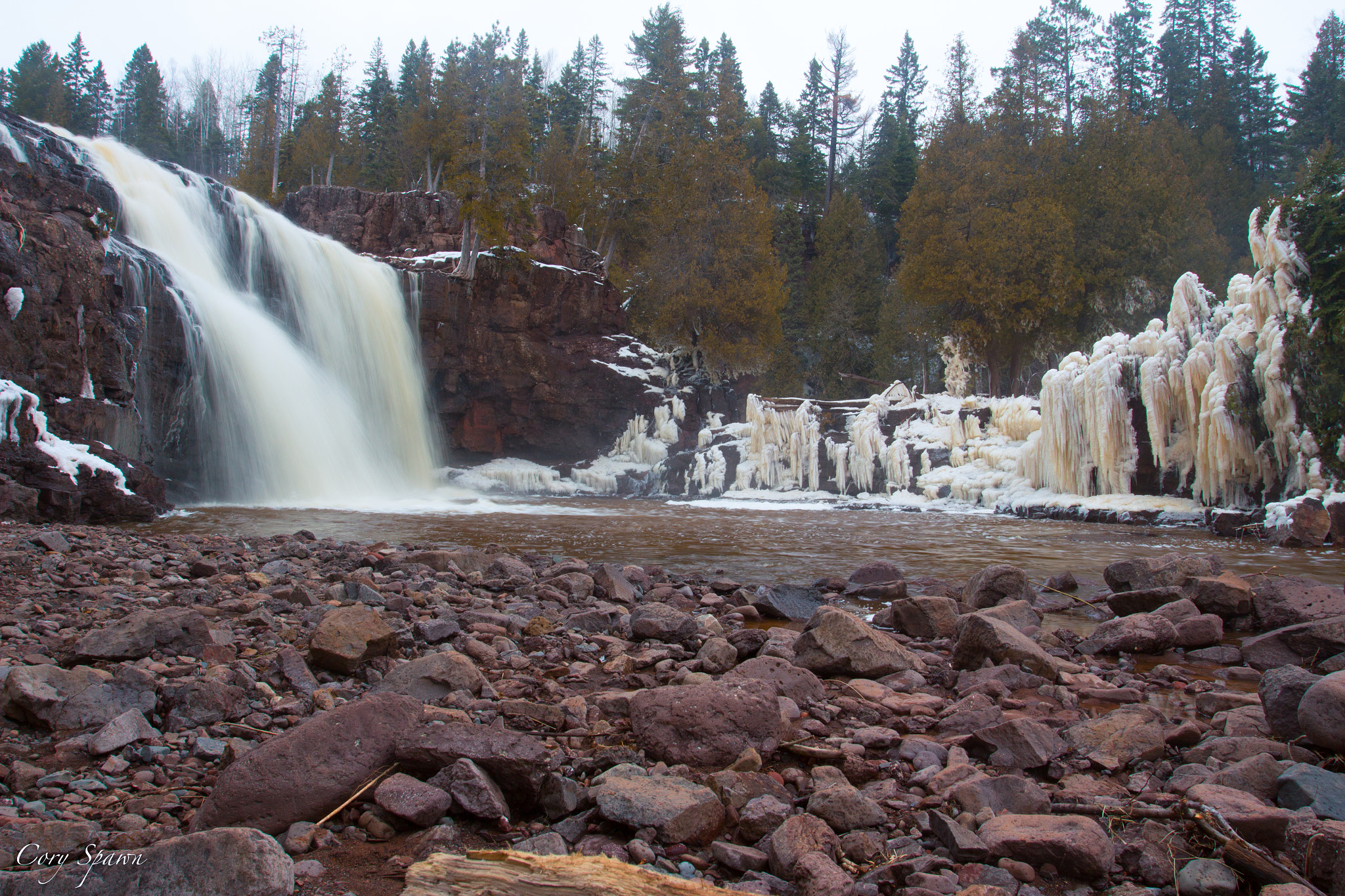 Canon EOS 700D (EOS Rebel T5i / EOS Kiss X7i) + Canon EF 17-40mm F4L USM sample photo. Gooseberry falls photography