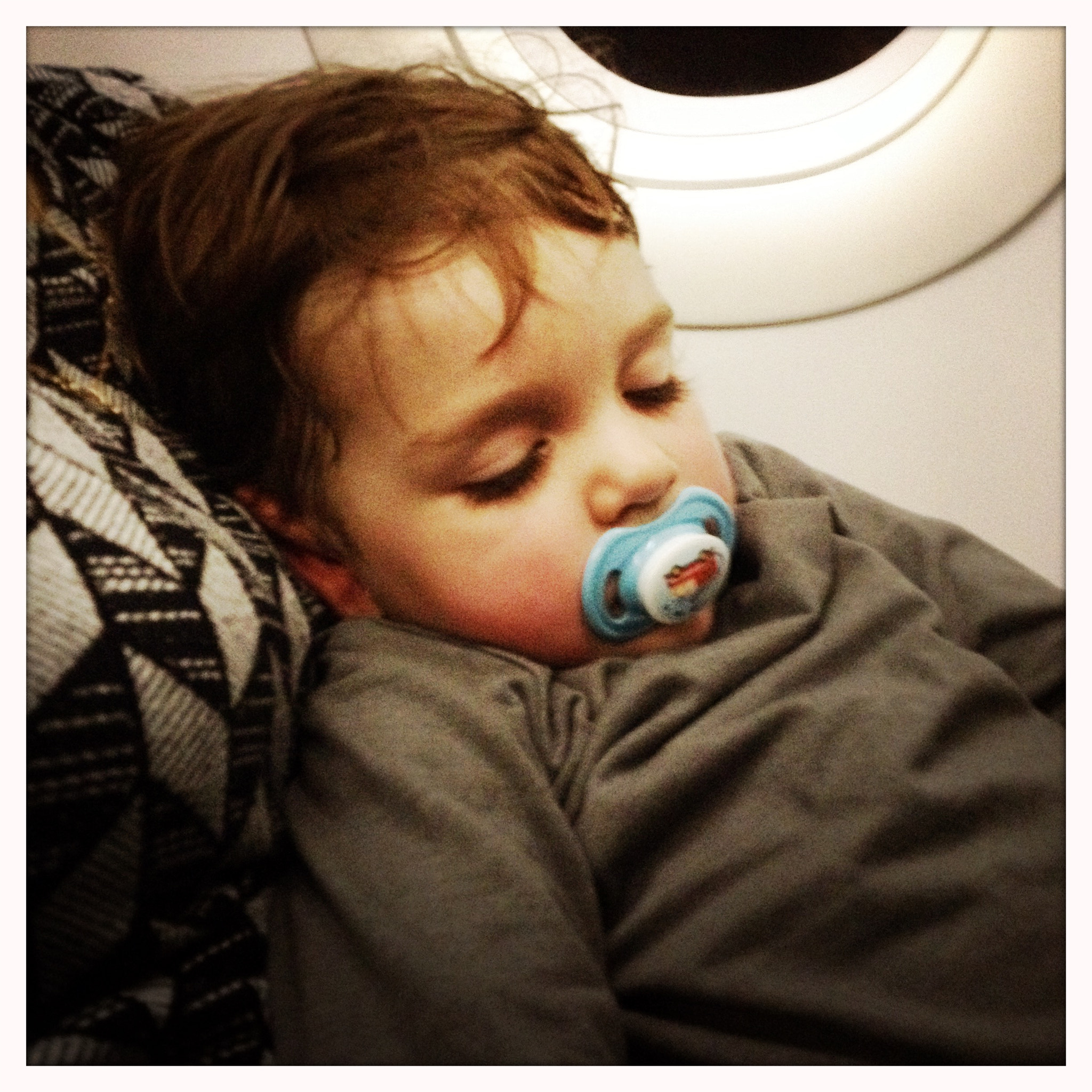 Hipstamatic 312 sample photo. Gododo dans l'avion photography
