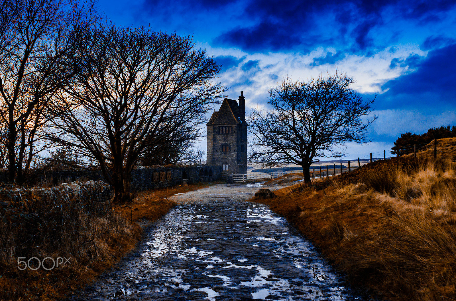 AF Zoom-Nikkor 28-85mm f/3.5-4.5 sample photo. Spooky house photography