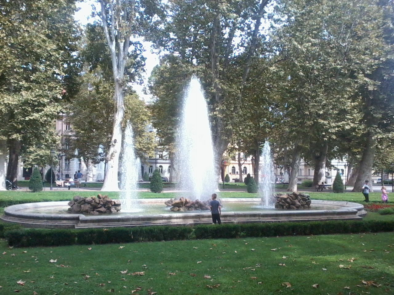 Samsung Galaxy Pocket sample photo. Fountains in zagreb photography