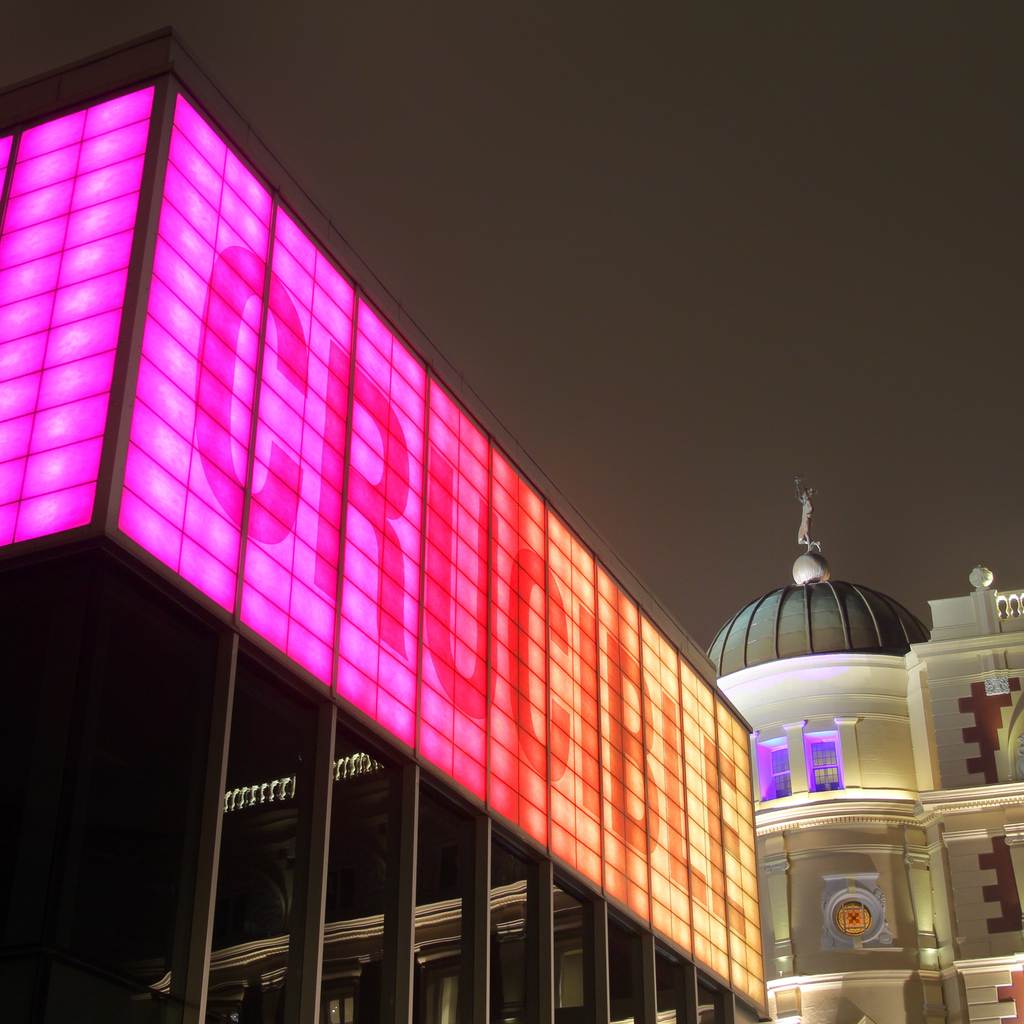 Canon EOS 650D (EOS Rebel T4i / EOS Kiss X6i) + Sigma 18-50mm f/2.8 Macro sample photo. Sheffield at night photography