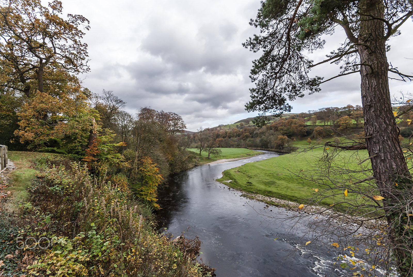 Sigma AF 10-20mm F4-5.6 EX DC sample photo. River wharfe, bolton abbey, autumn photography