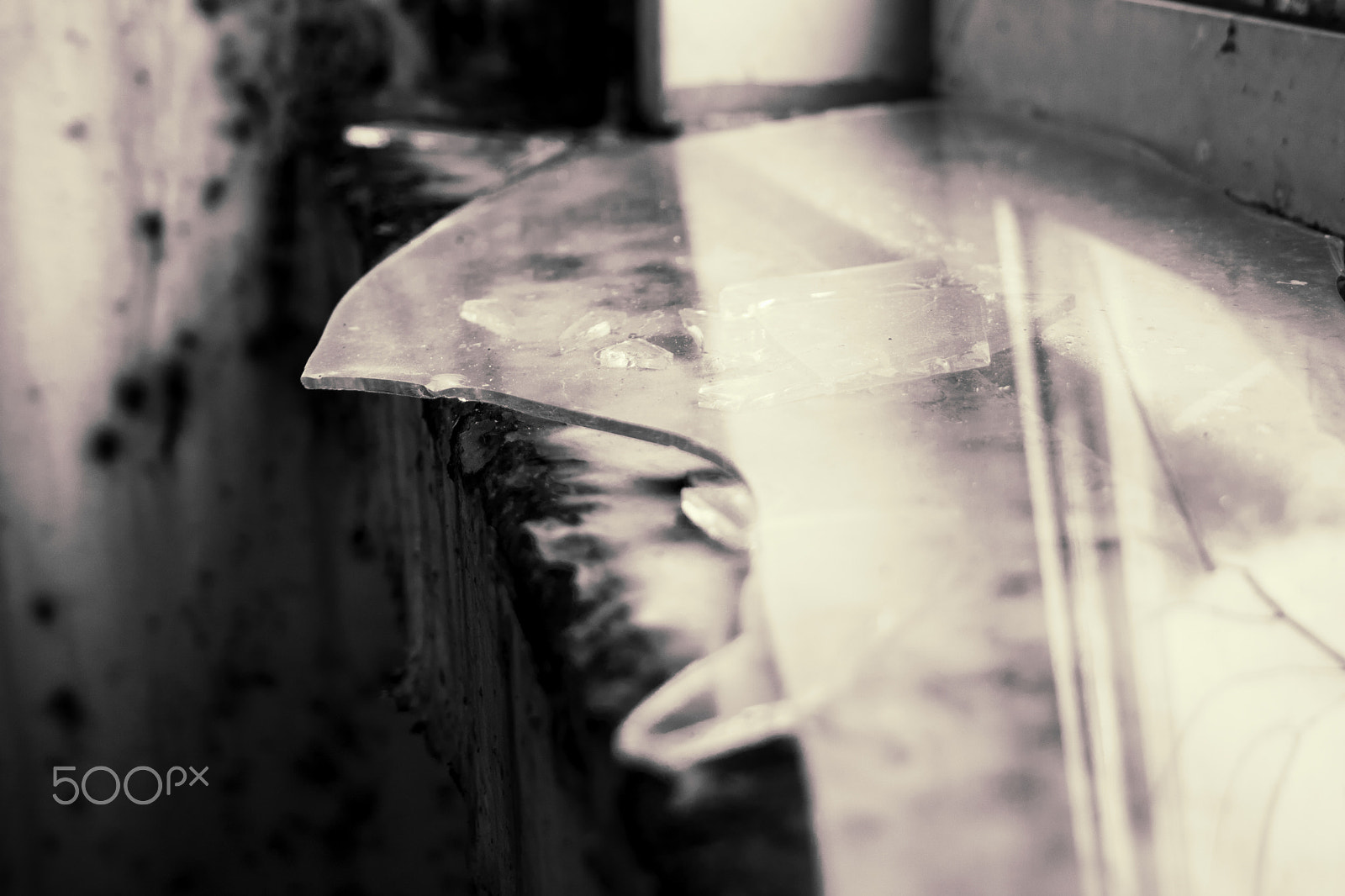 Canon EF-S 18-55mm F3.5-5.6 sample photo. Broken shards photography