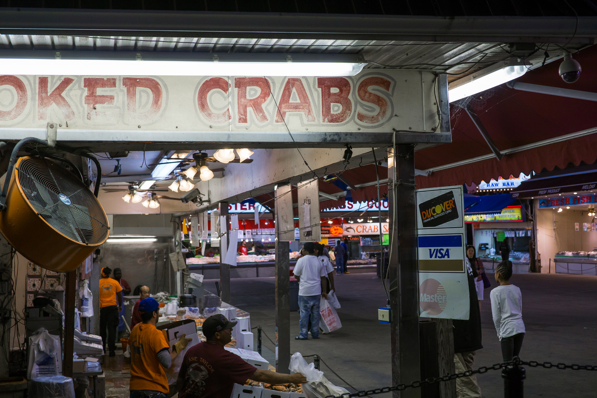 E 32mm F1.8 sample photo. Cooked crabs photography