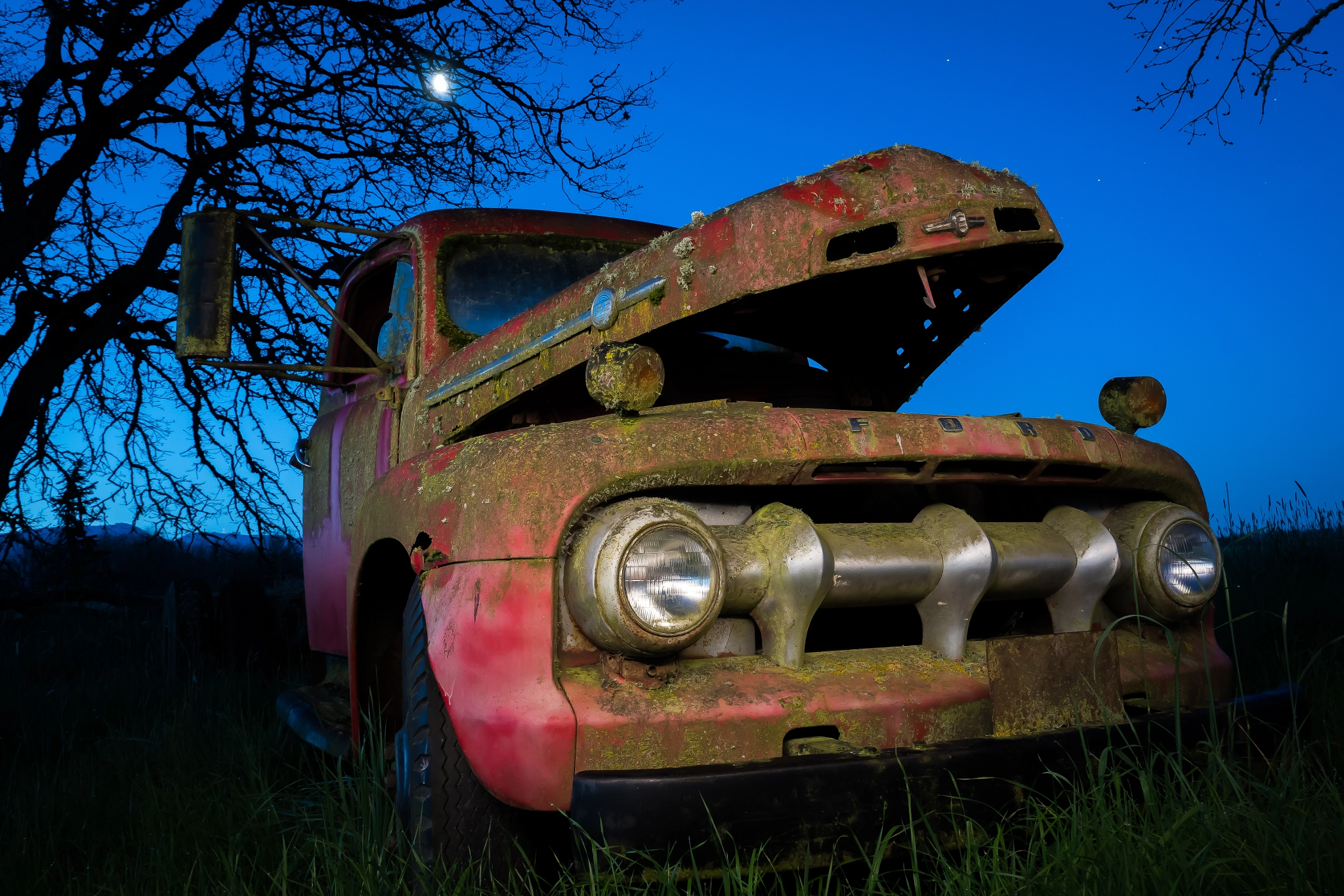 Sony a7R II + Sony E 10-18mm F4 OSS sample photo. Moon overhead photography
