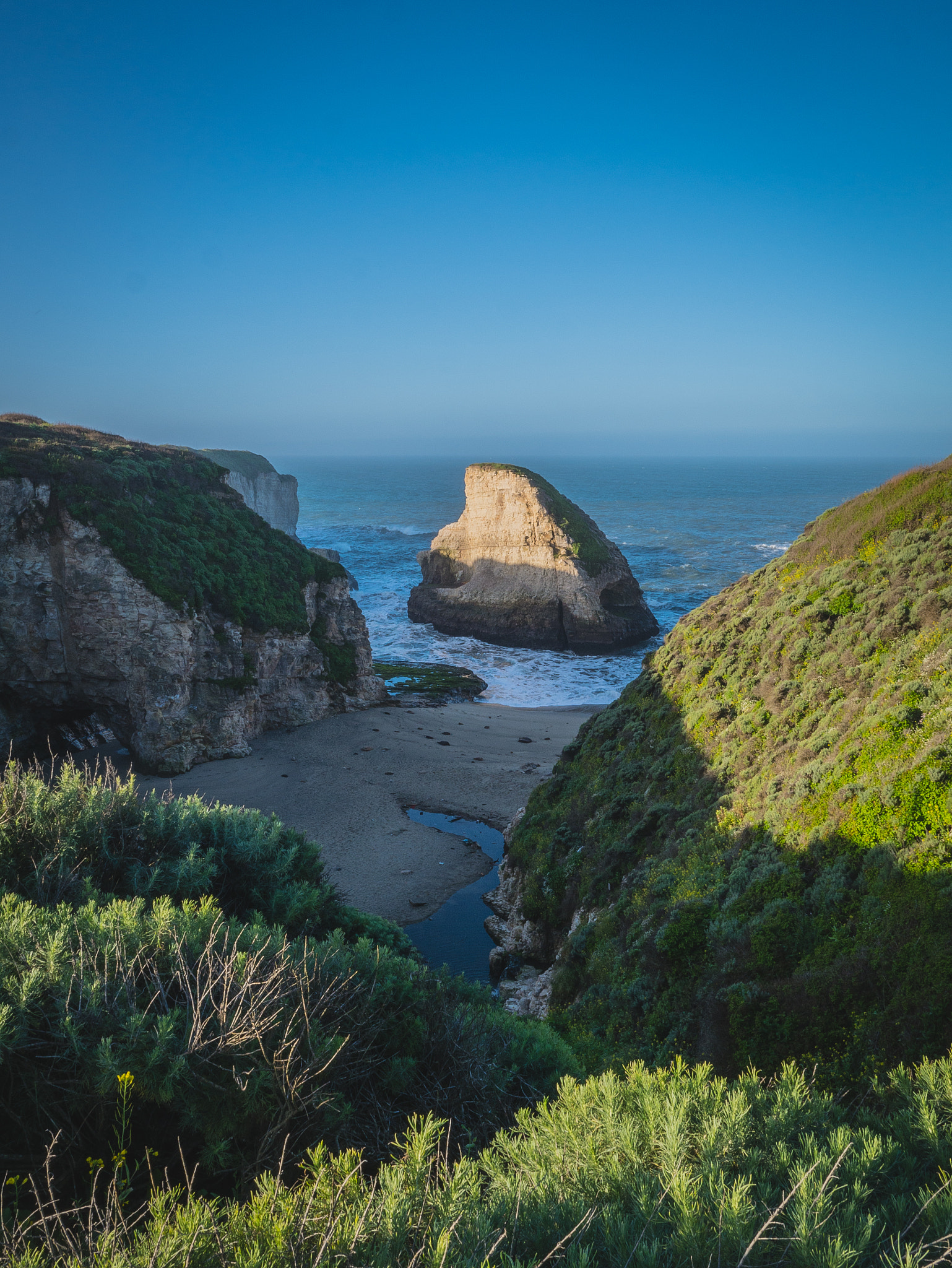 Panasonic Lumix DMC-GX7 + LEICA DG SUMMILUX 15/F1.7 sample photo. Shark fin cove photography