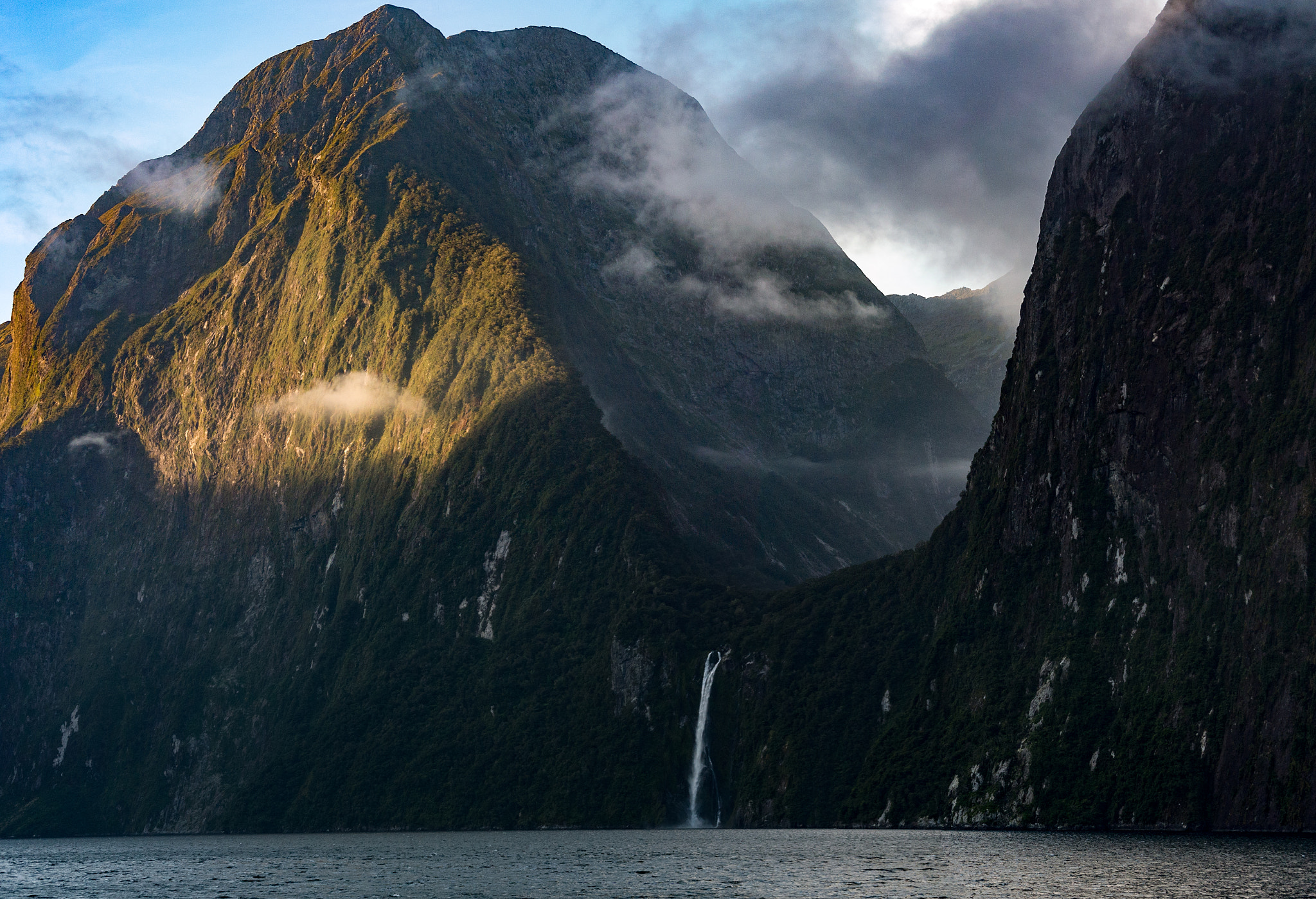 Nikon 1 Nikkor VR 30-110mm F3.8-5.6 sample photo. Milford sound, new zealand photography