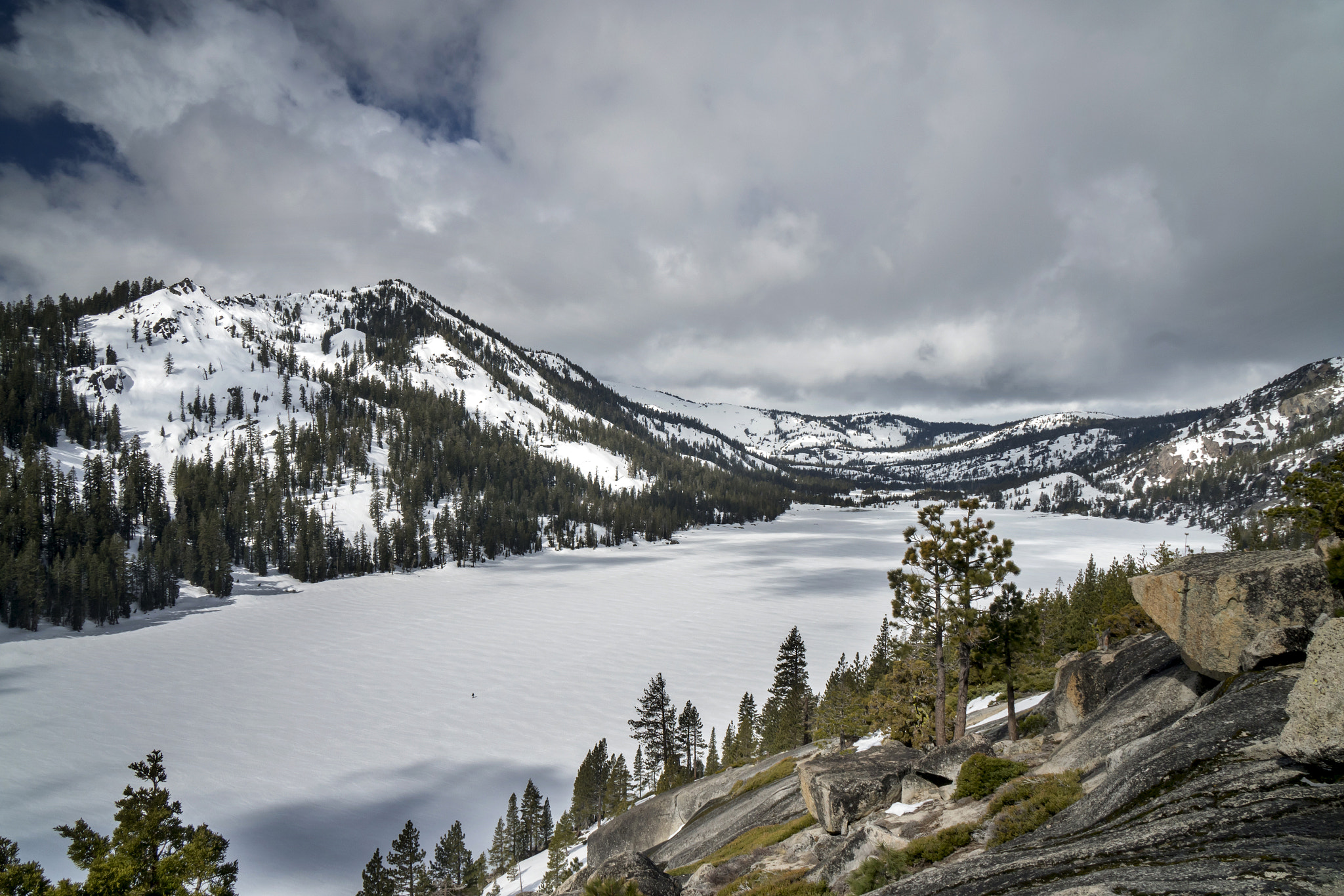 Sony a7R II + Sony Vario-Tessar T* E 16-70mm F4 ZA OSS sample photo. Walking on frozen lake photography