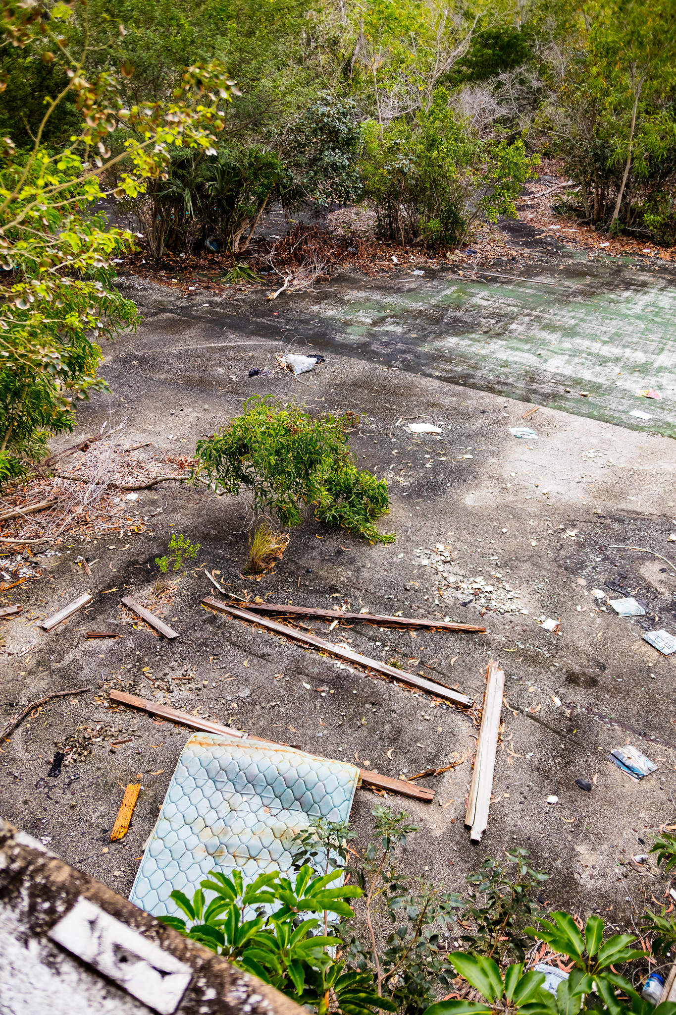 Canon EOS 5DS R sample photo. Abandoned mess photography