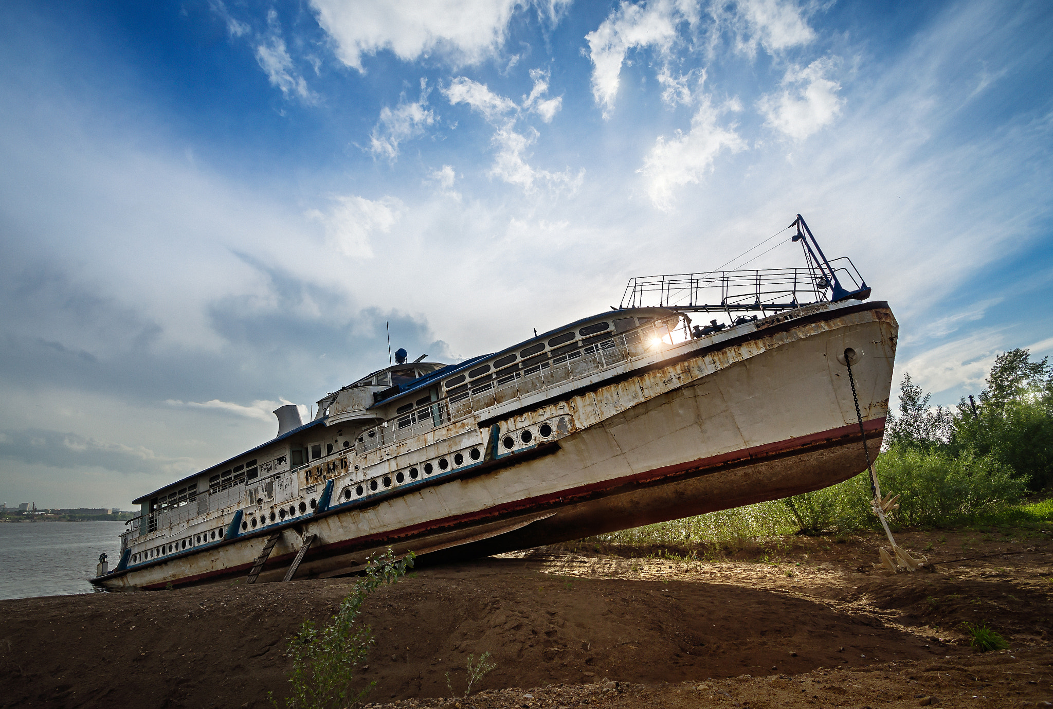 Sony Alpha DSLR-A580 sample photo. Abandoned ship photography