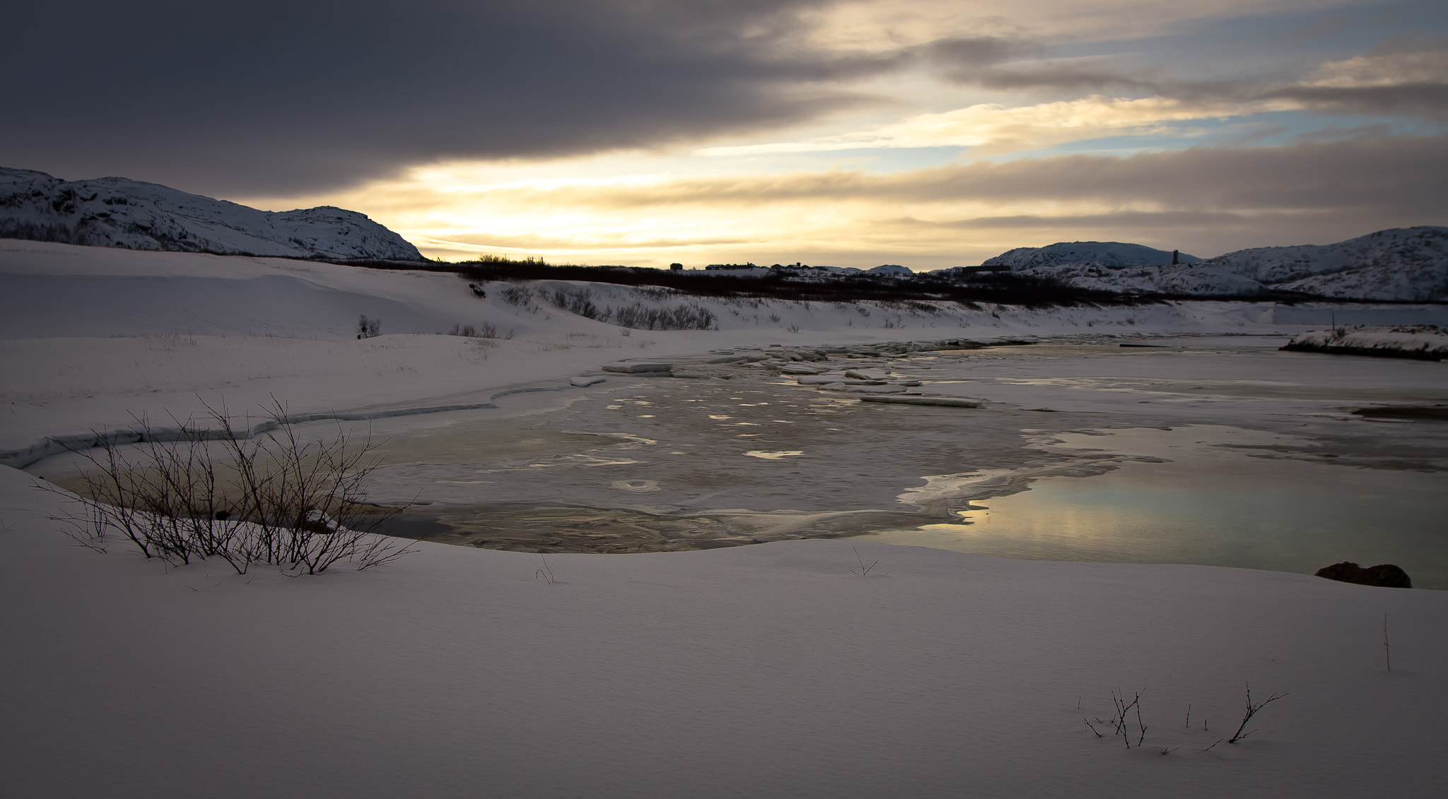 Canon EOS 40D + Sigma 20mm EX f/1.8 sample photo. Баренцево: береговые льды photography