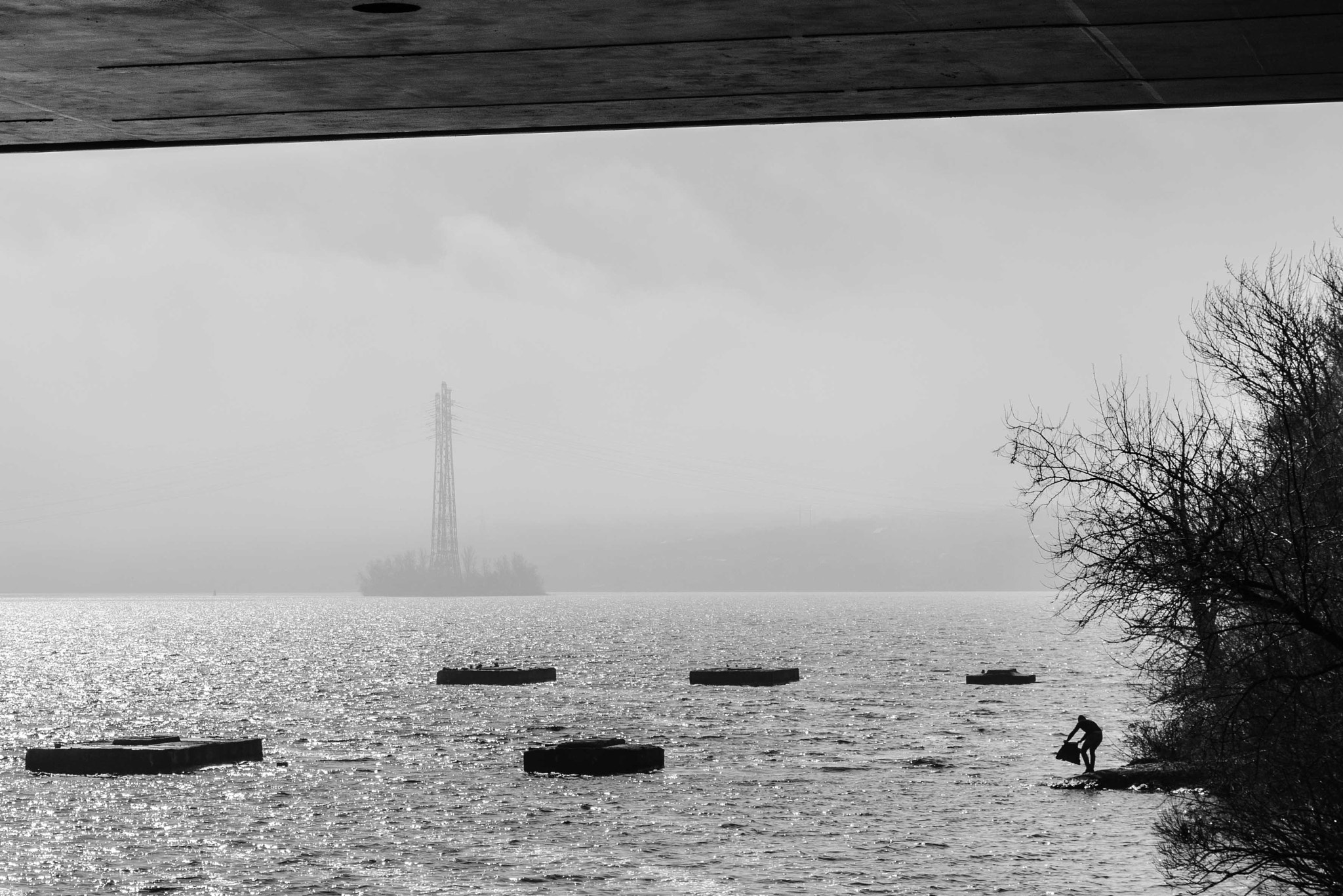 AF Zoom-Nikkor 28-105mm f/3.5-4.5D IF sample photo. Fog on the water photography