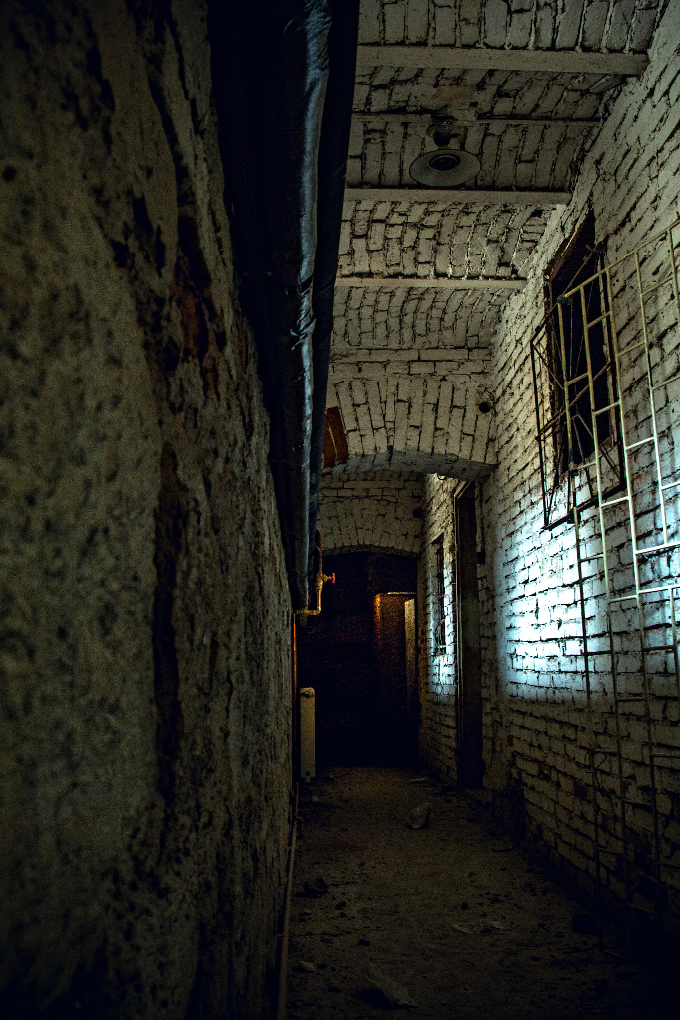 Tamron AF 19-35mm f/3.5-4.5 sample photo. Basement photography