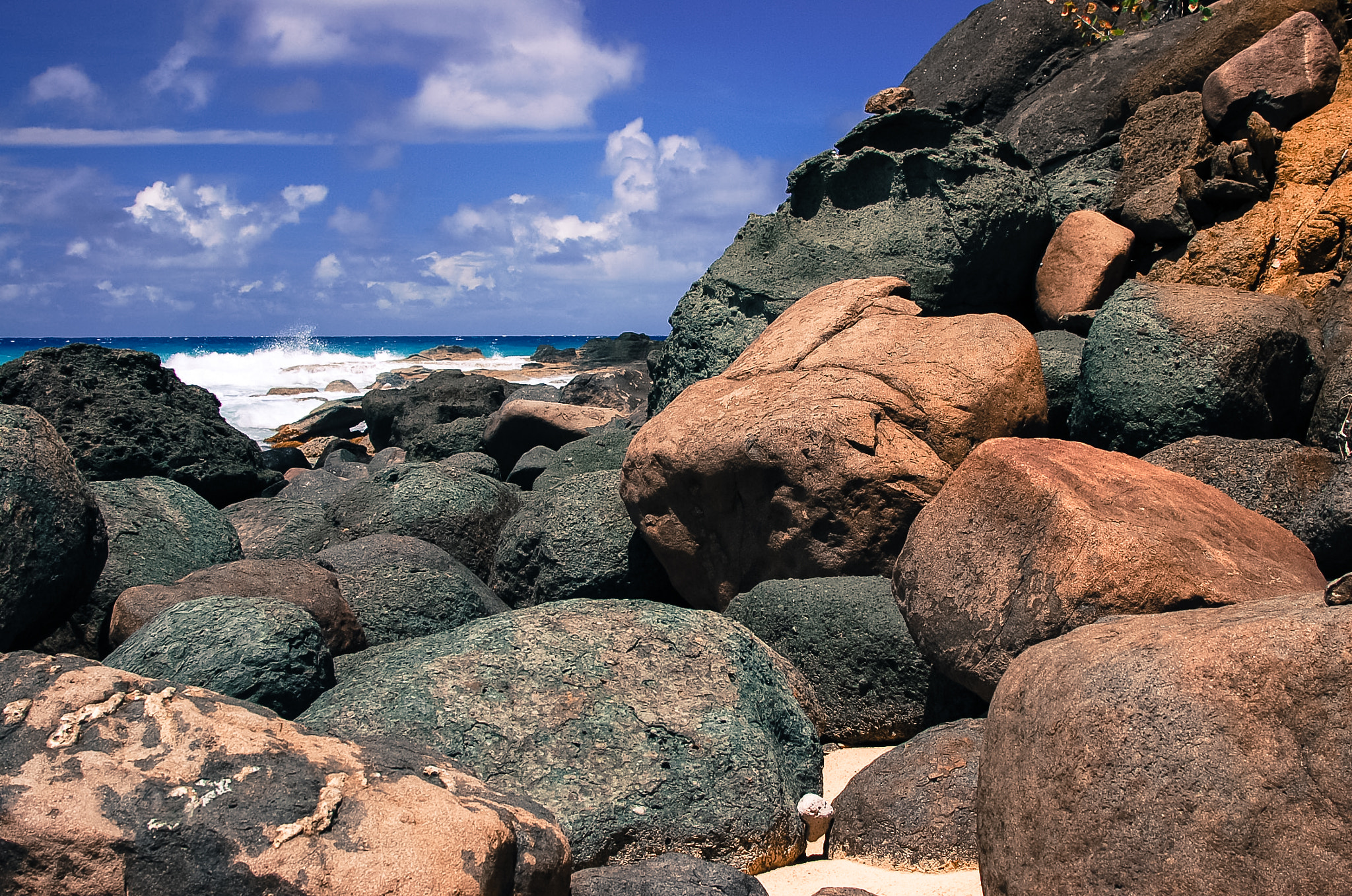 Nikon D50 + Nikon AF-S DX Nikkor 35mm F1.8G sample photo. Rocks on brava beach photography